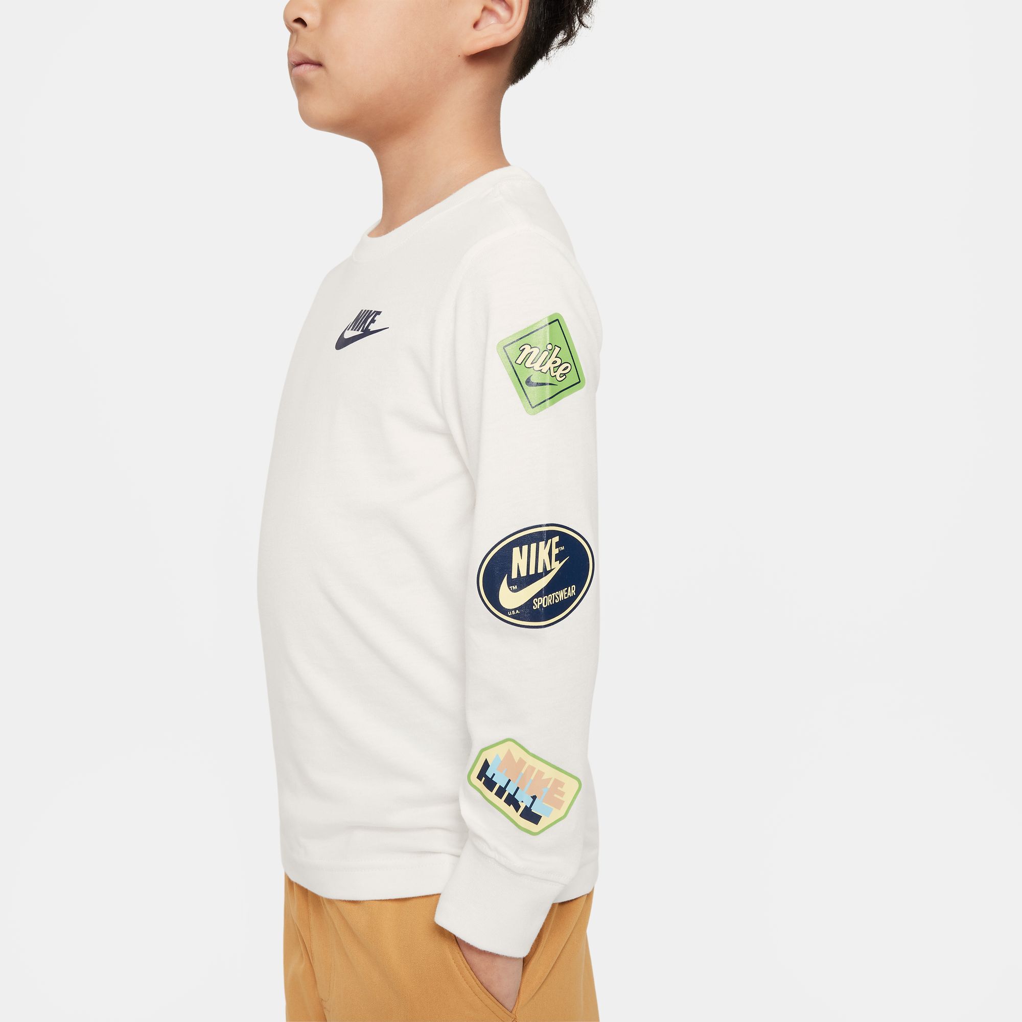 نايكي ريترو ستيكر image number 2