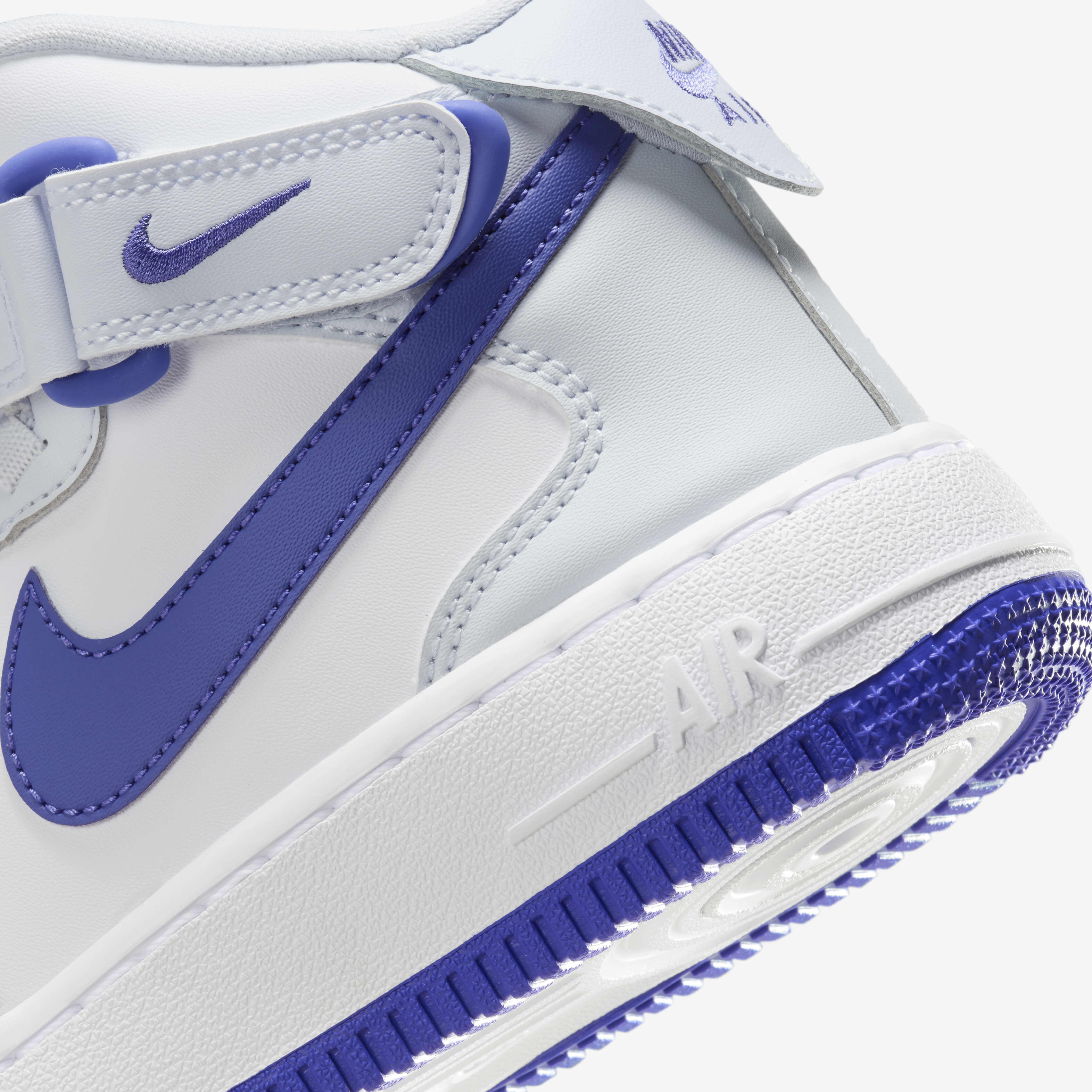 Nike Air Force 1 Mid EasyOn image number 7