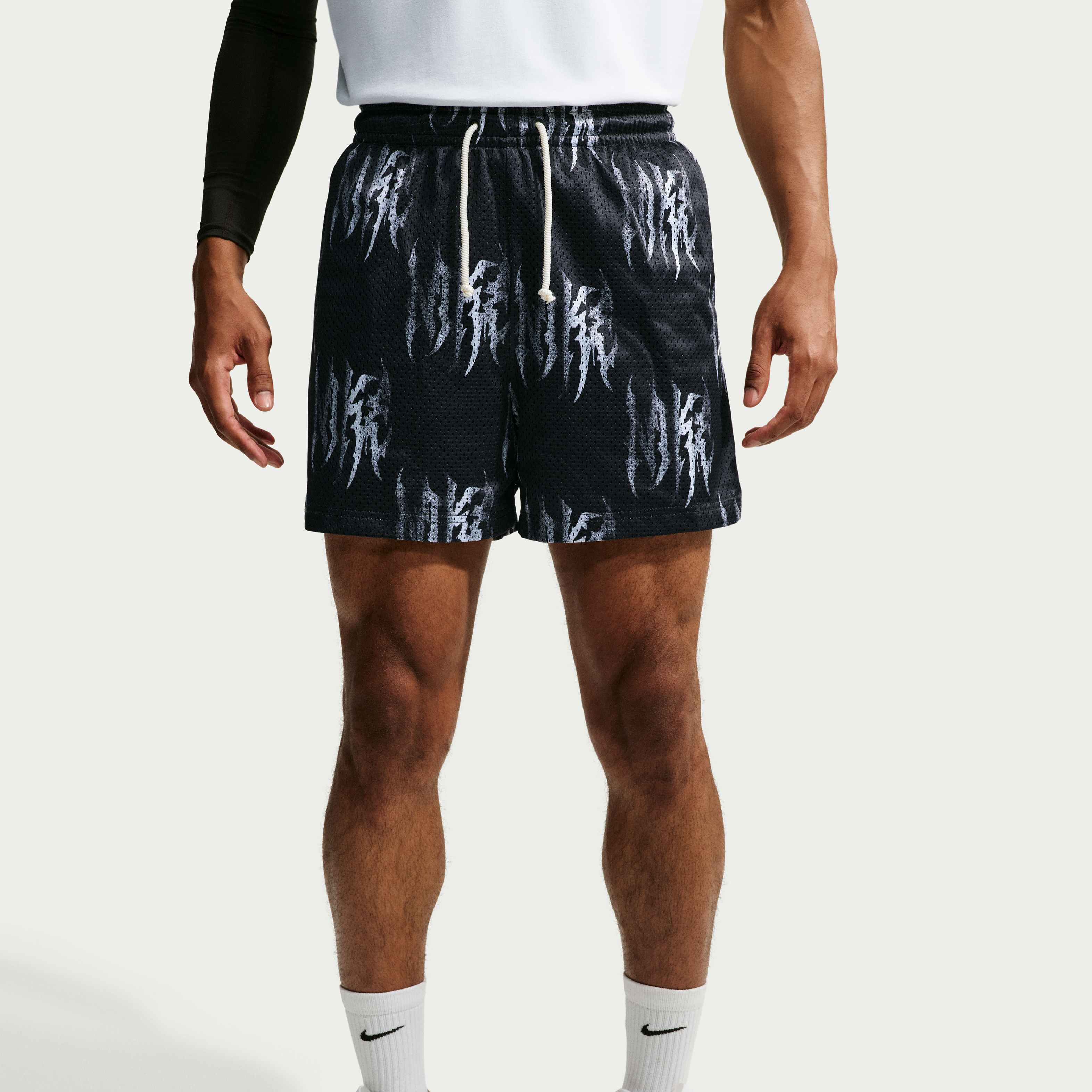 Nike Standard Issue image number 1