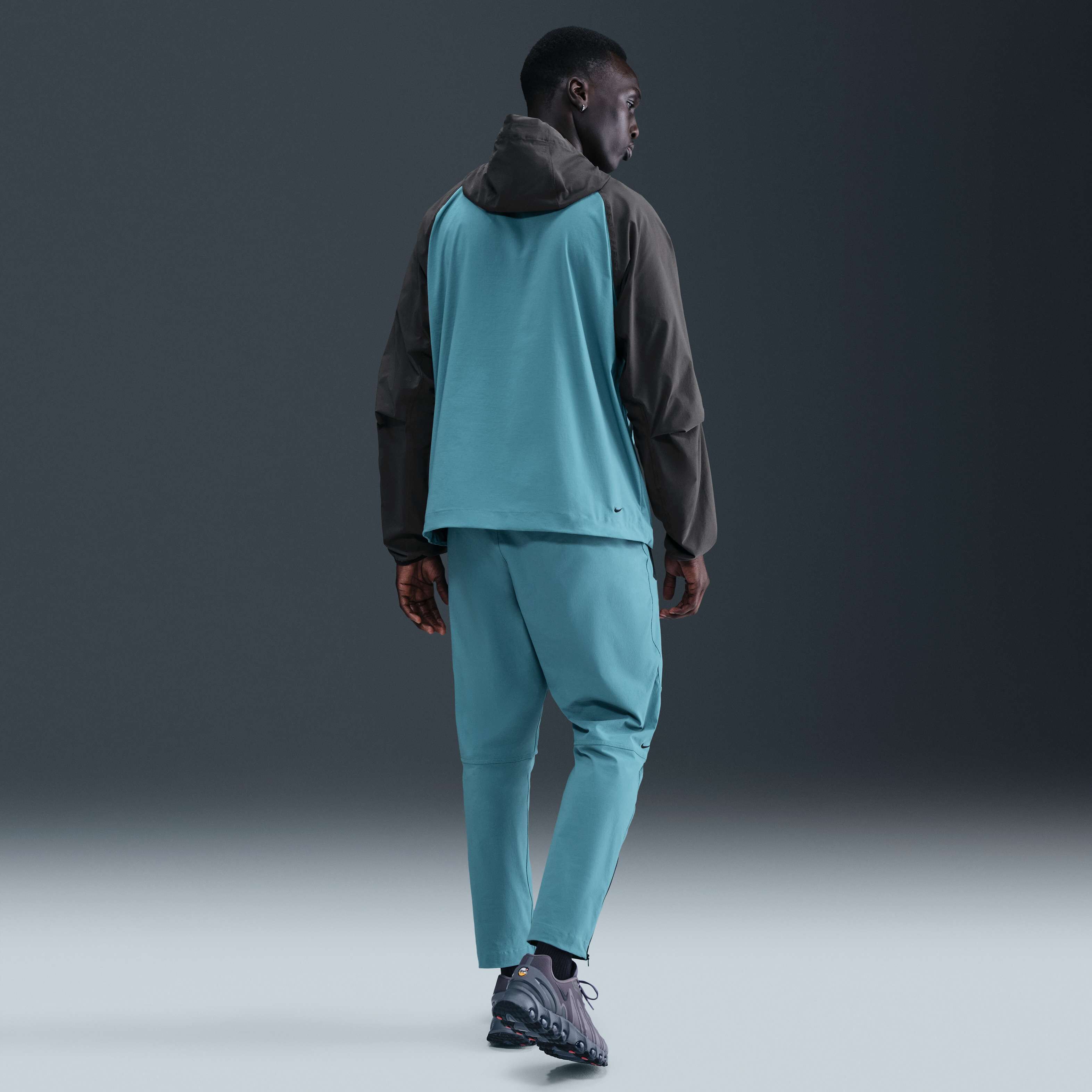 yvngpatra着用 NIKE テック 上のみ 210.jpg