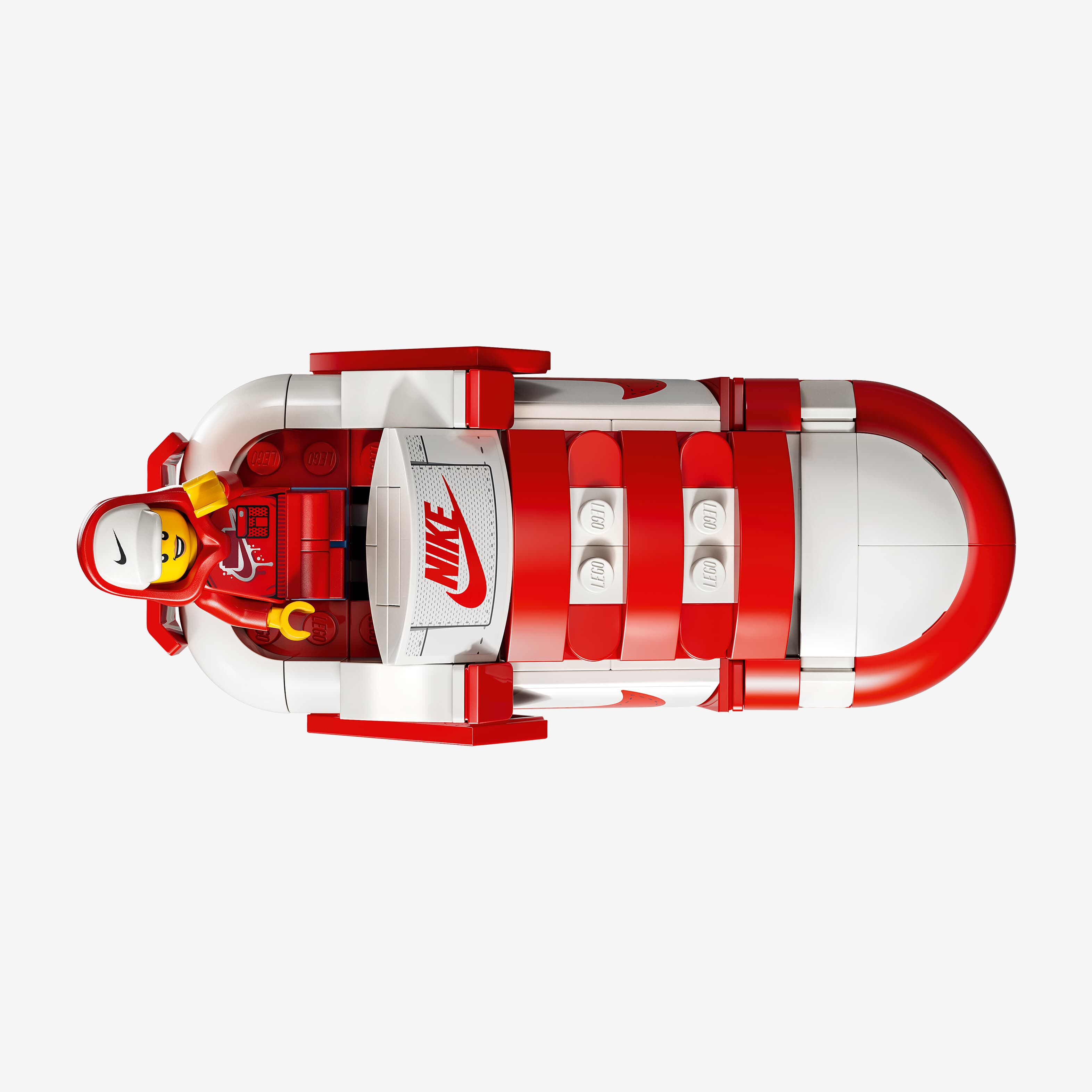 تشكيلة نايكي دانك تريكشوت x ليغو image number 3