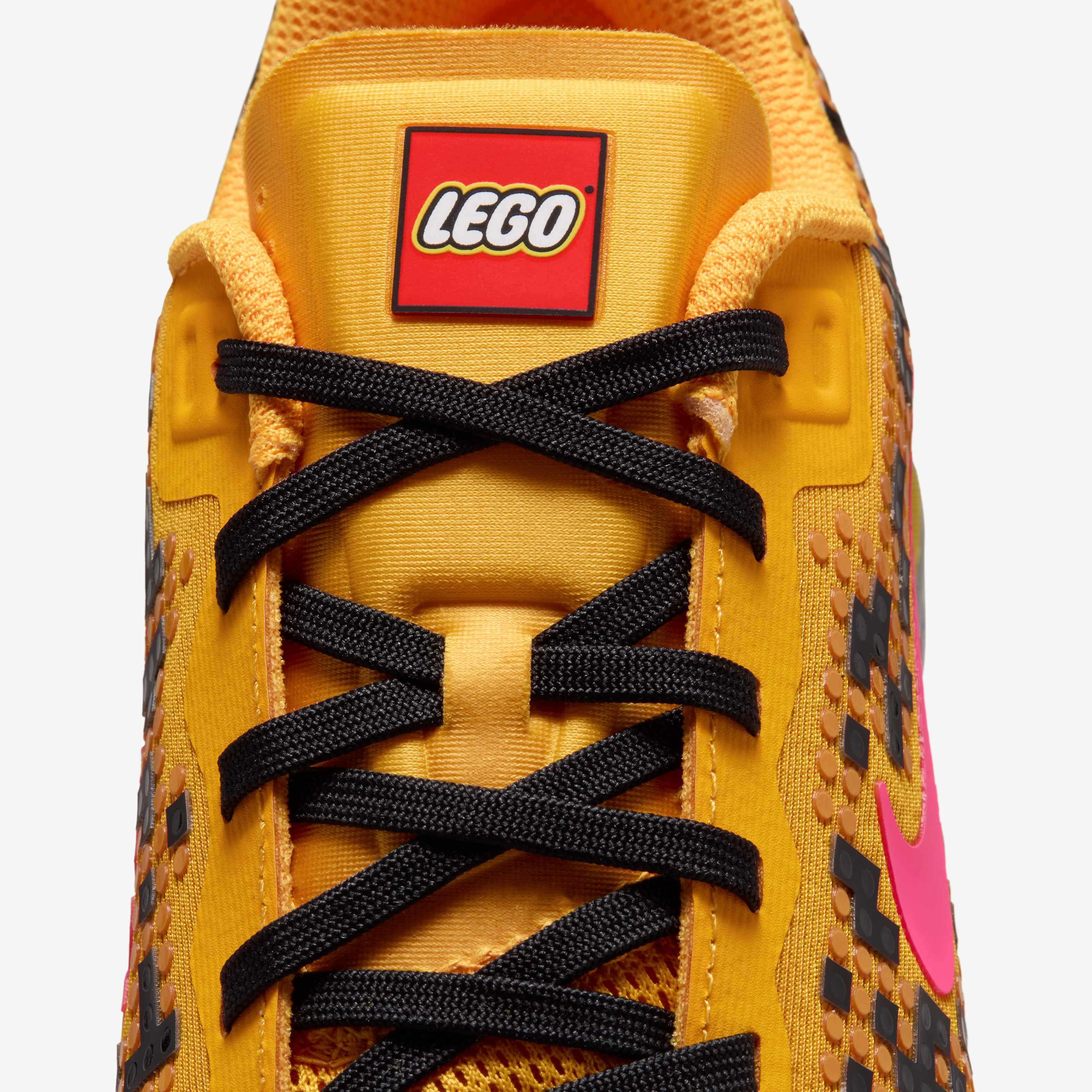 Nike Air Max Phoenix x LEGO&reg; Collection image number 8
