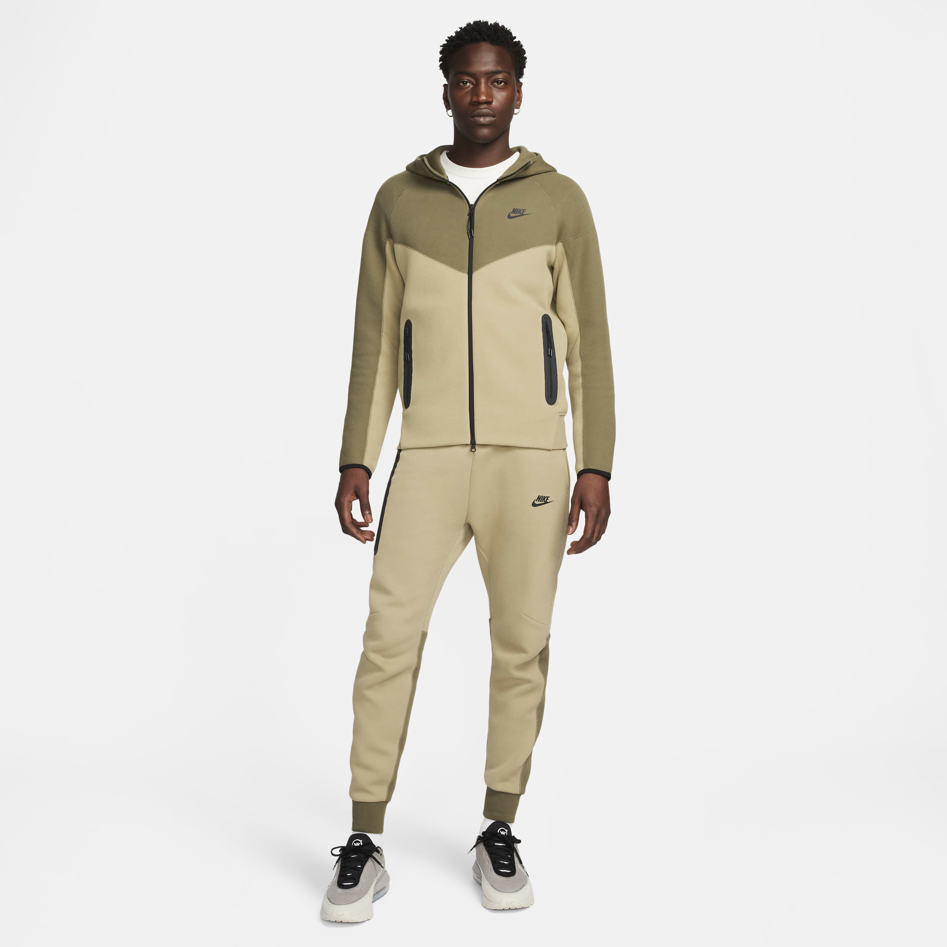 Nike tech jogger suit outlet