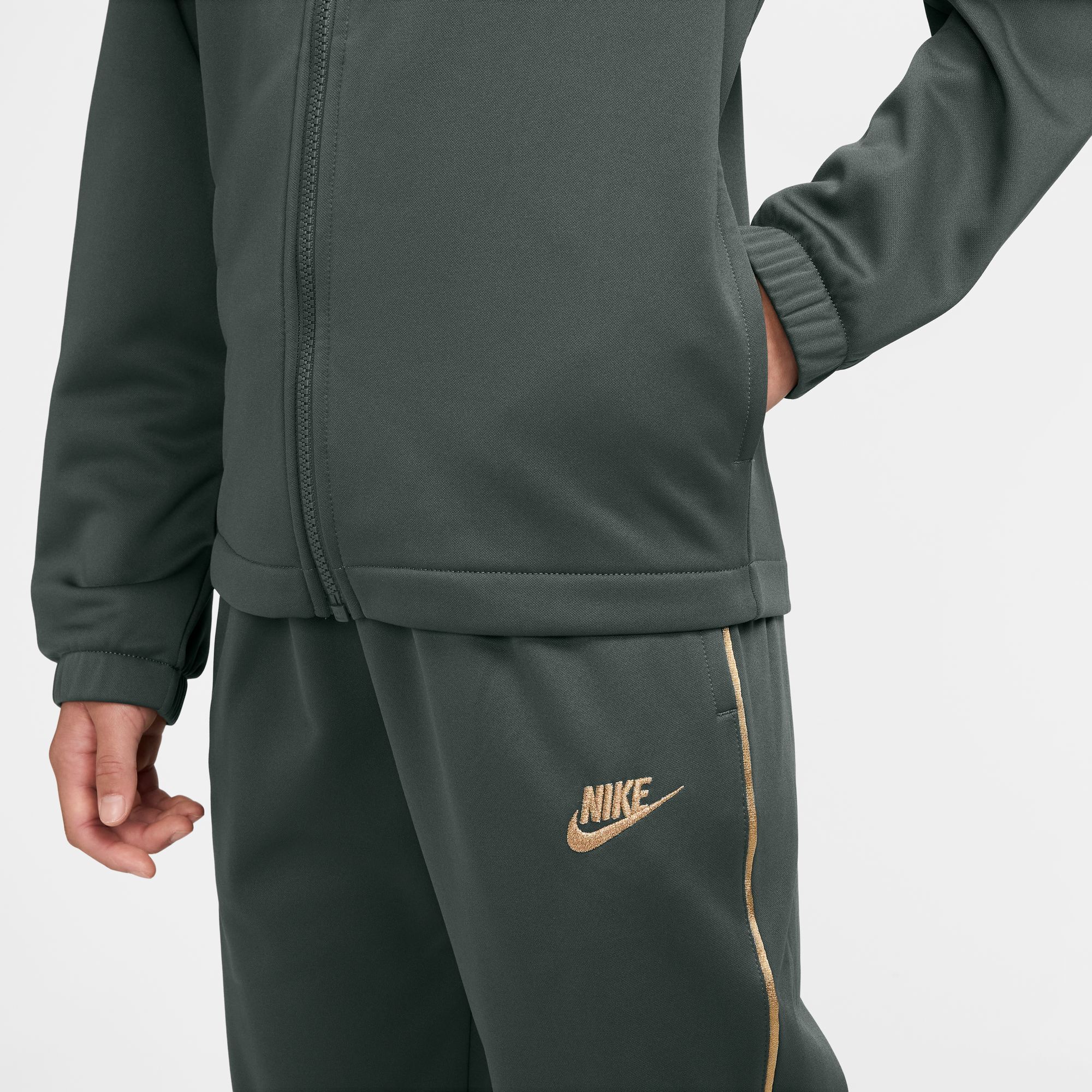 Nike image number 2