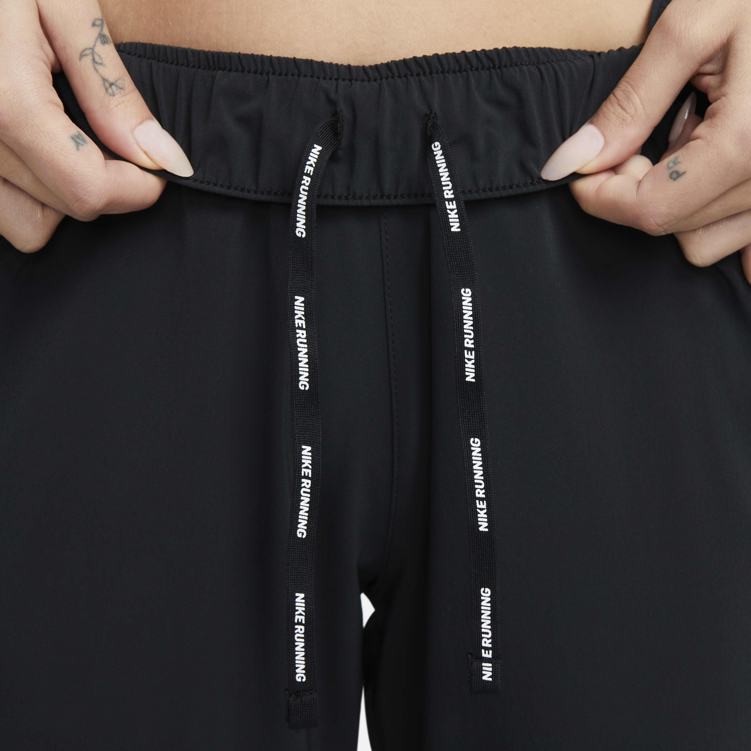 Nike Dri-FIT Swoosh Run image number 4