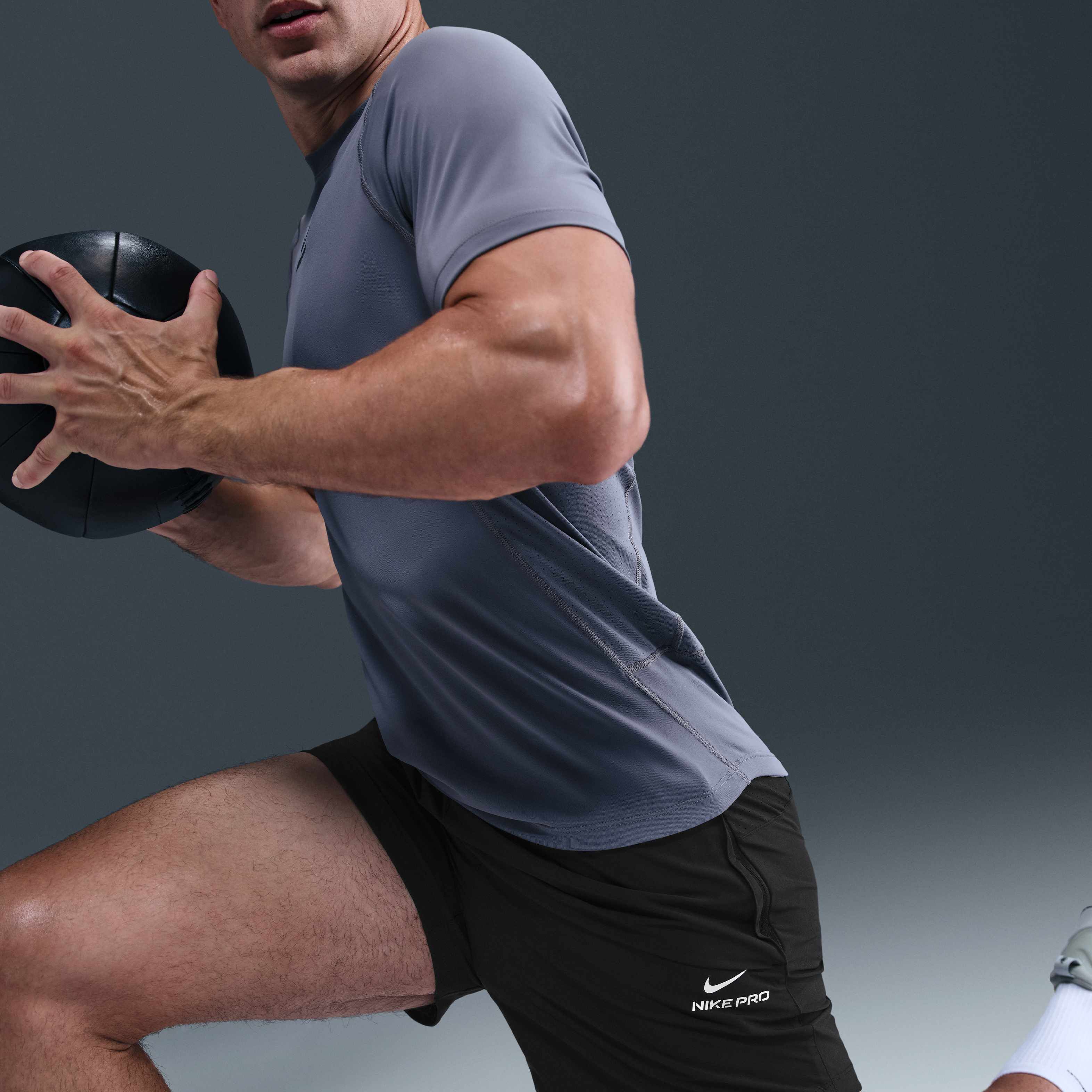 نايكي برو للتمرين image number 4