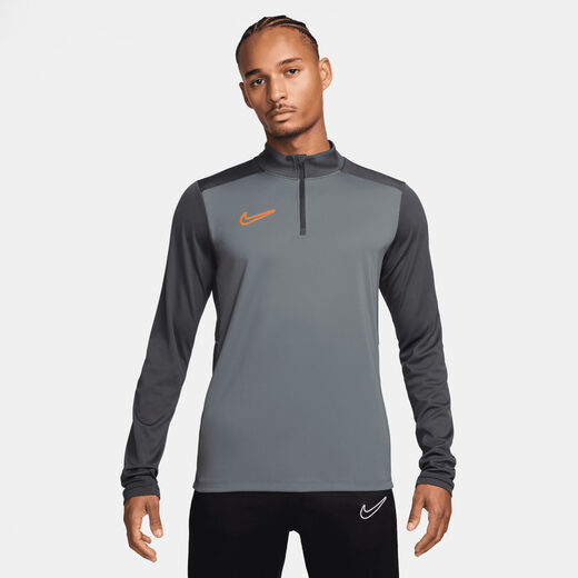 نايكي أكاديمي