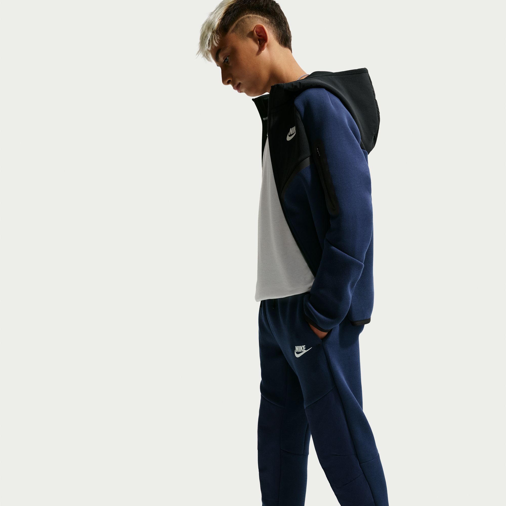 Nike Sportswear Tech Fleece image number 4