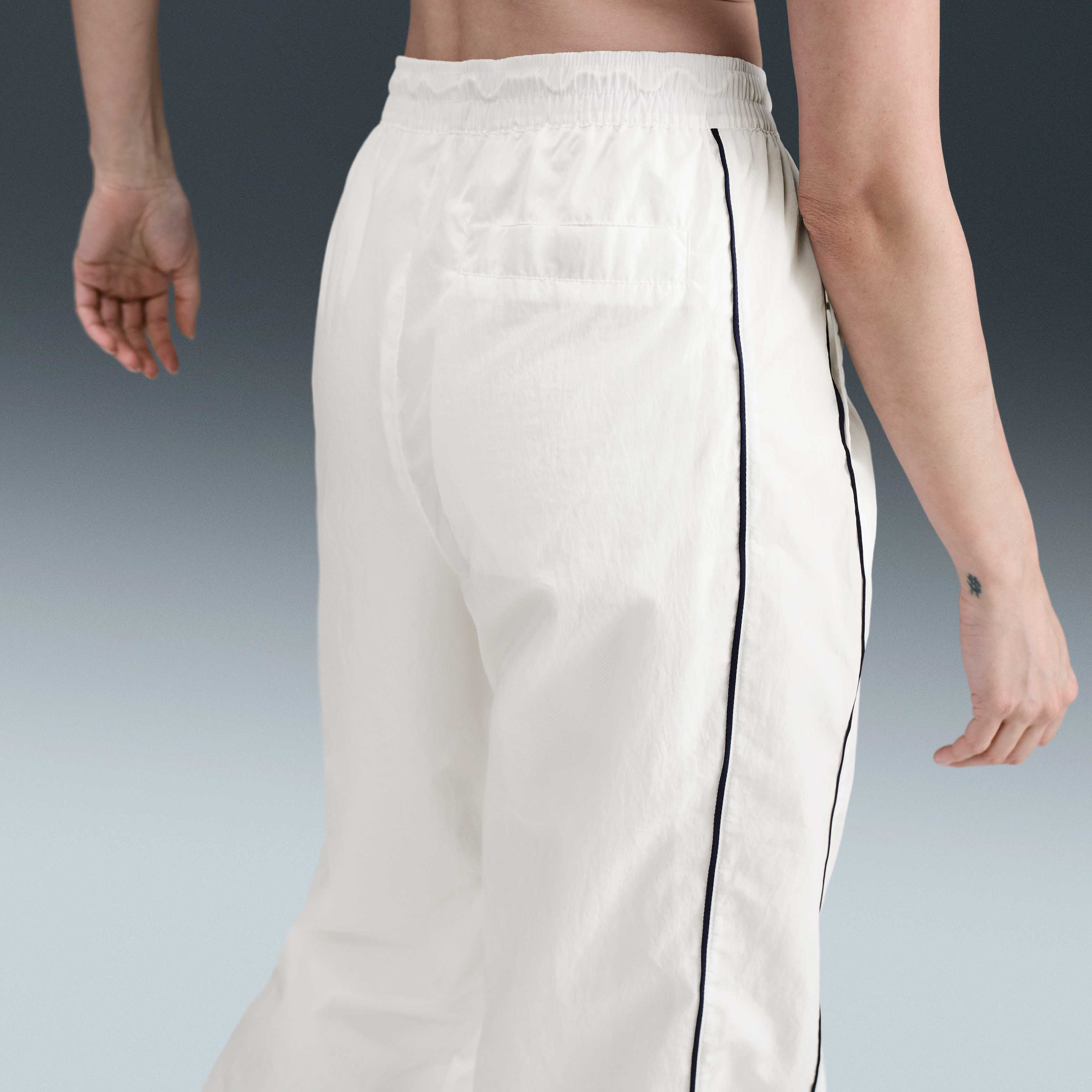 نايكي ويندرانر image number 2