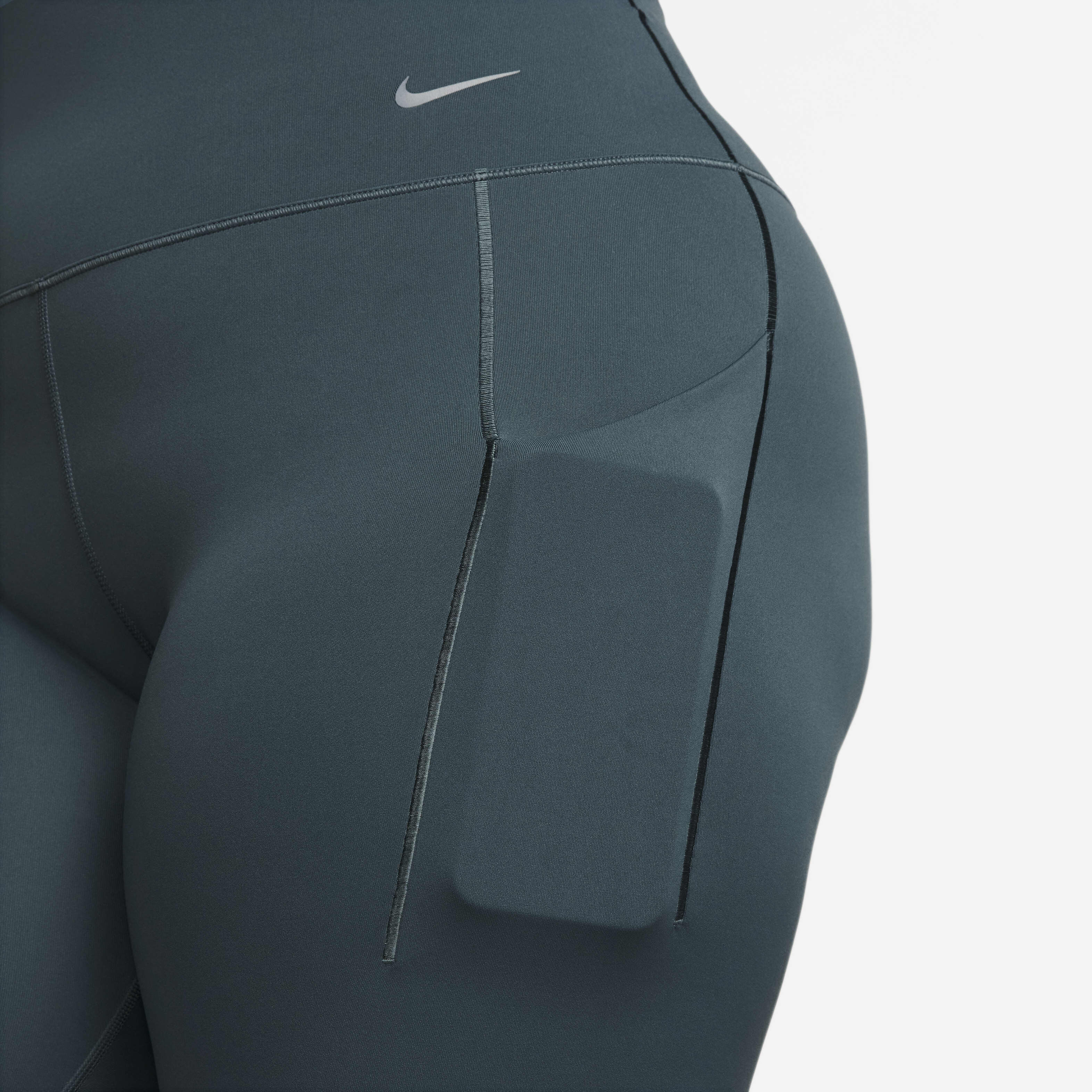 نايكي يونيفرسا image number 6