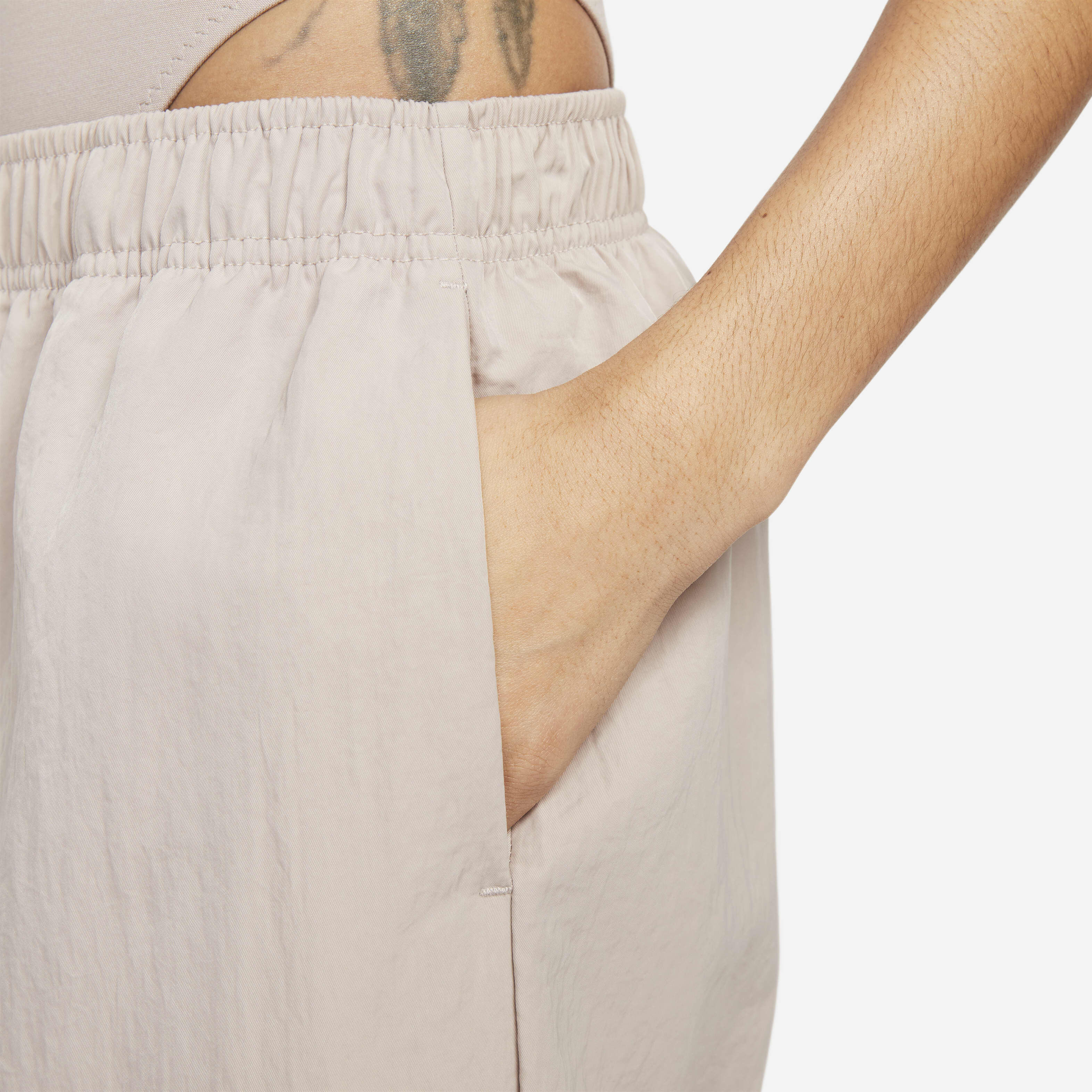 Nike Sportswear Essential image number 2