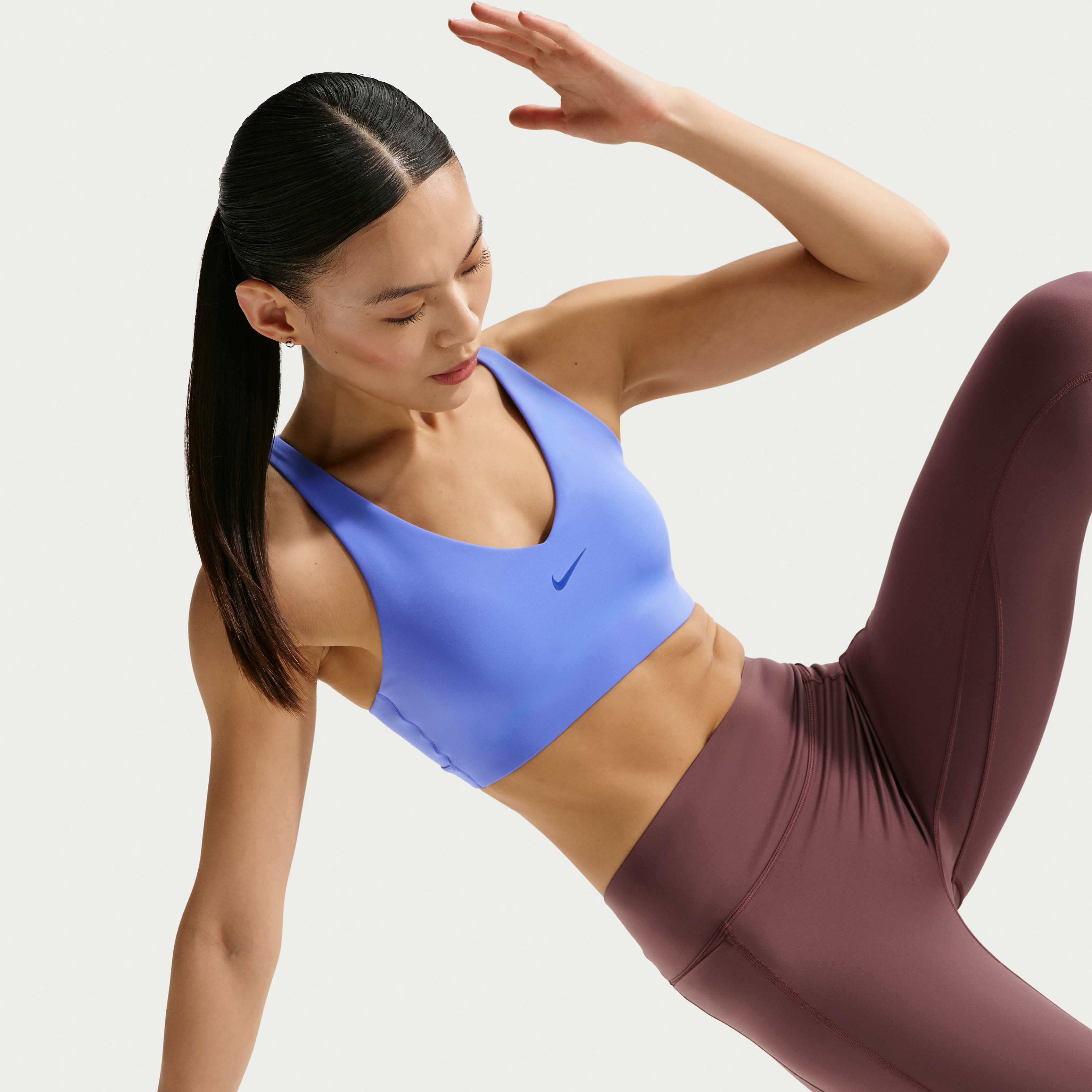 نايكي يونيفيرسا image number 2