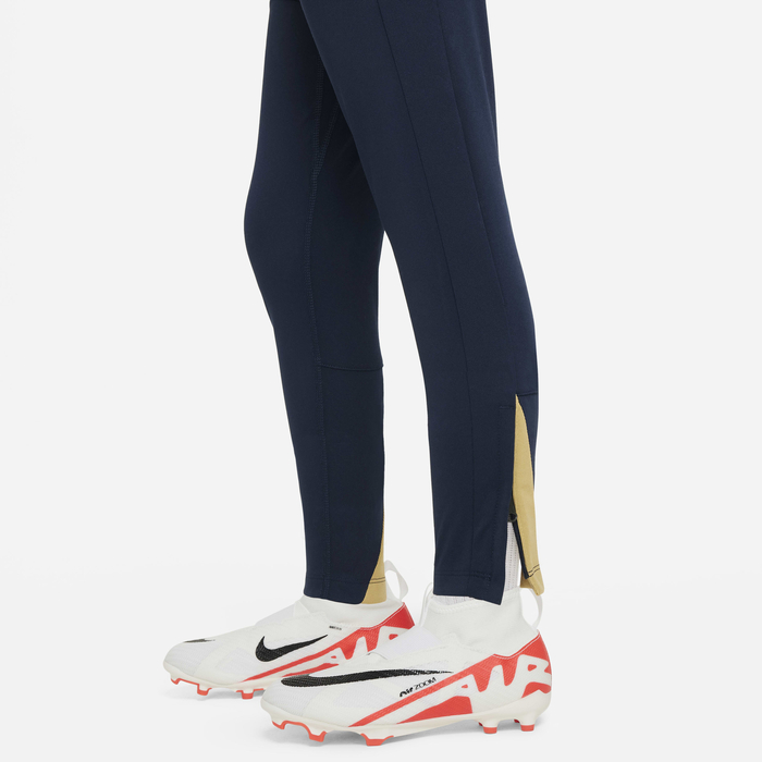 برشلونة F.C أكاديمي برو image number 5 برشلونة F.C أكاديمي برو image number 5