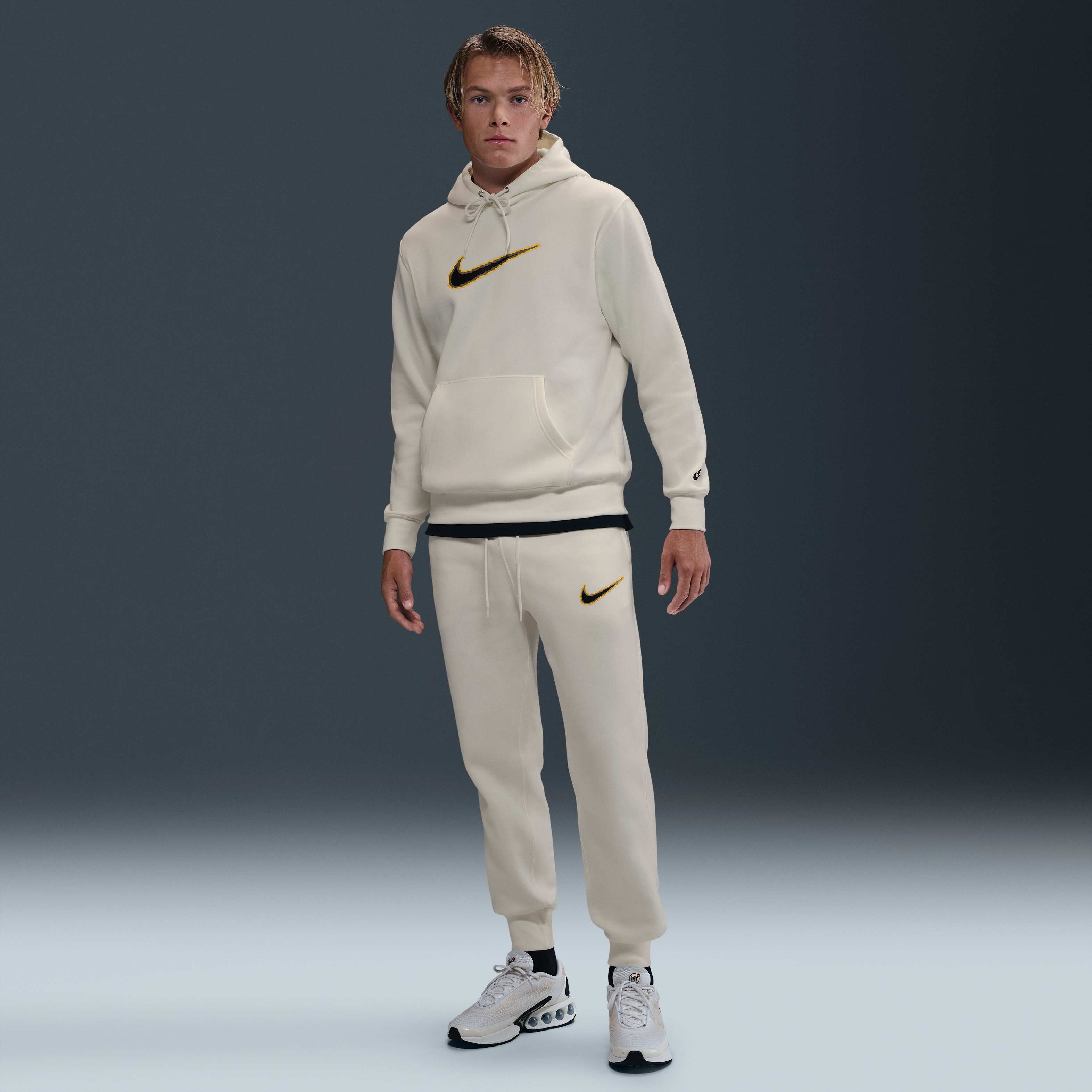 Nike Sportswear Club image number 0