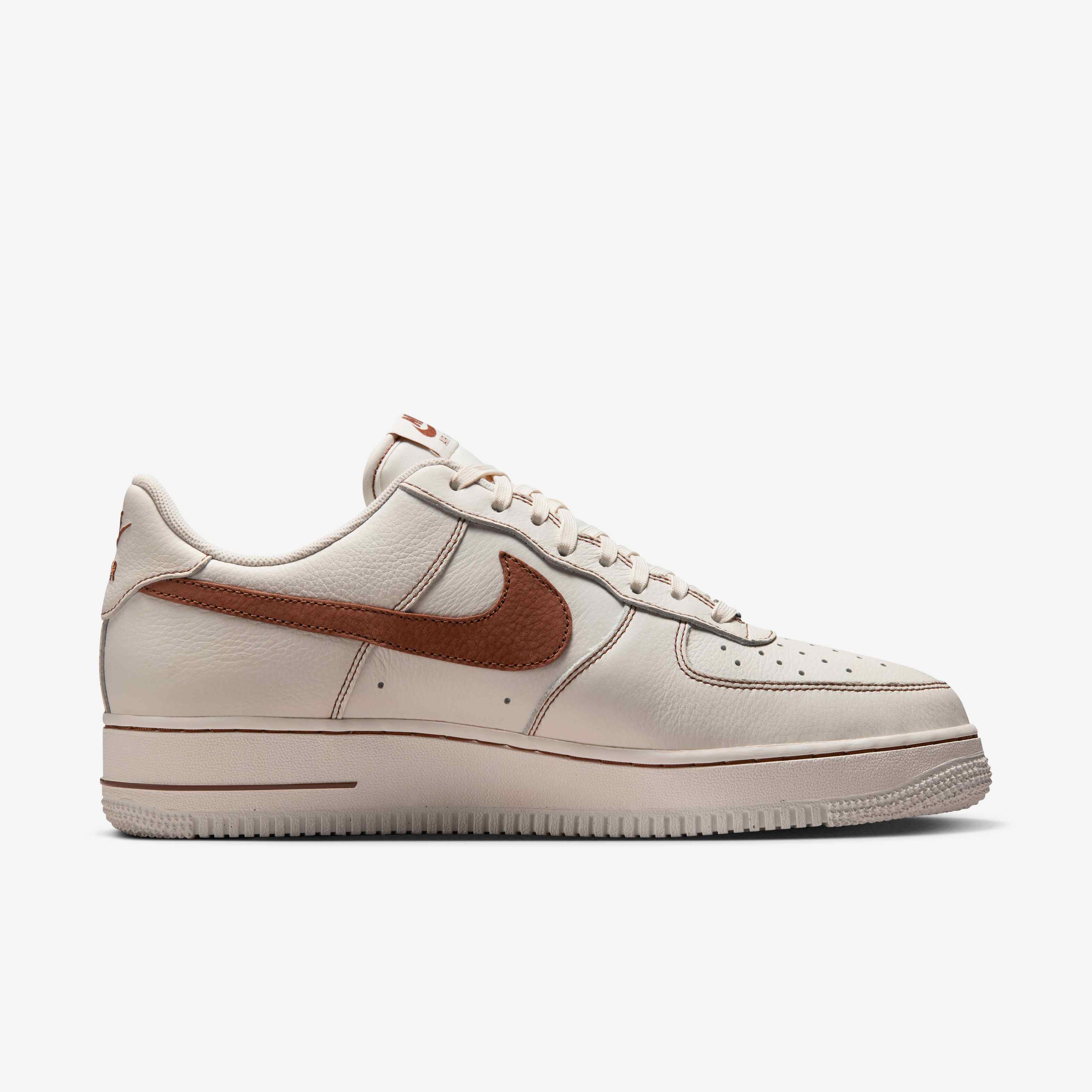 Nike Air Force 1 '07 LV8 image number 2