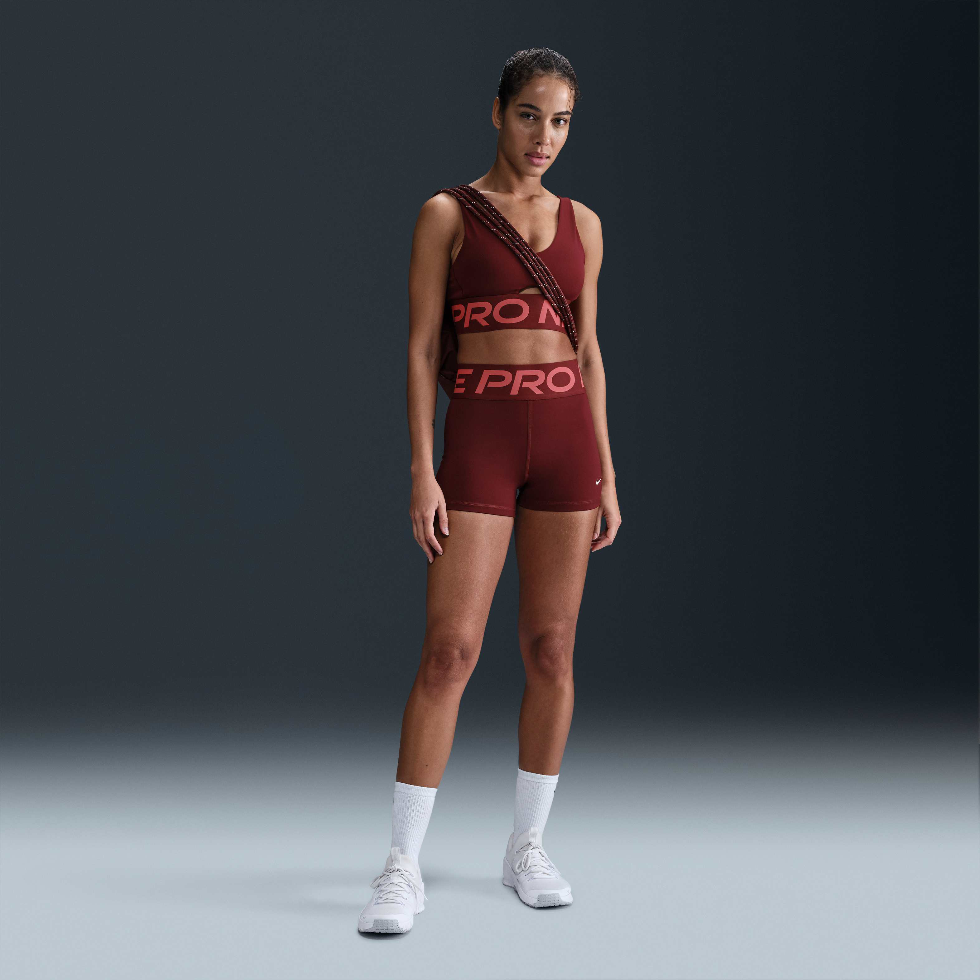 Nike Pro Indy Plunge image number 3