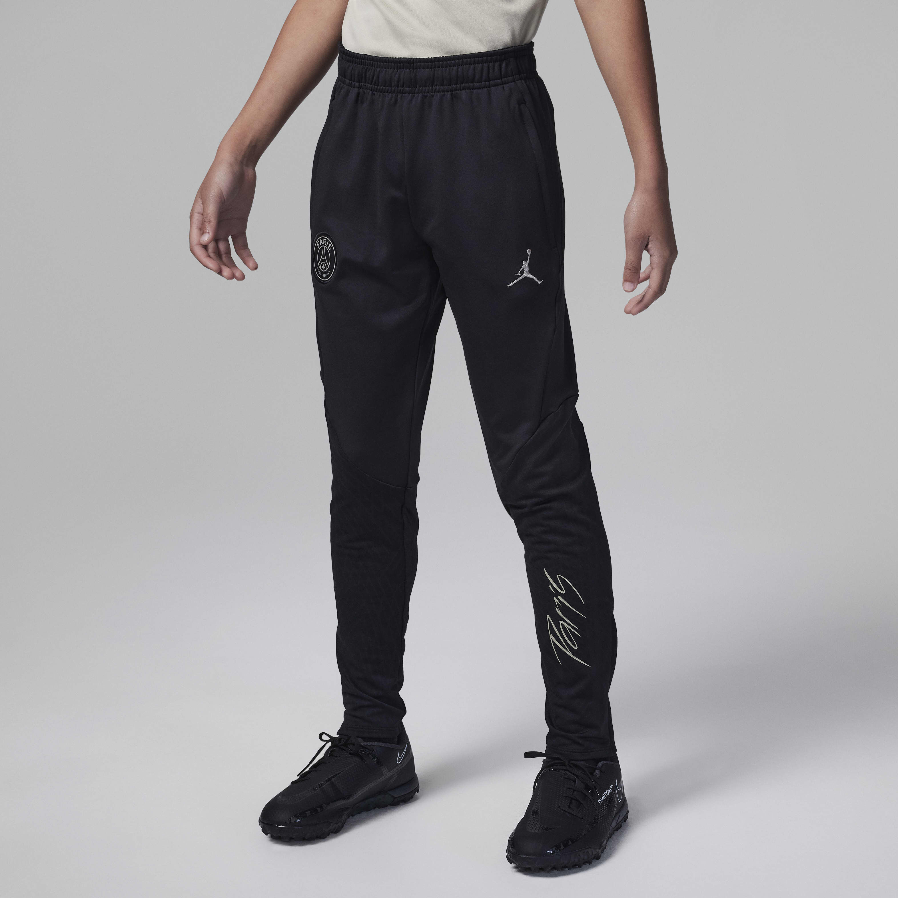 Trousers Nike UAE