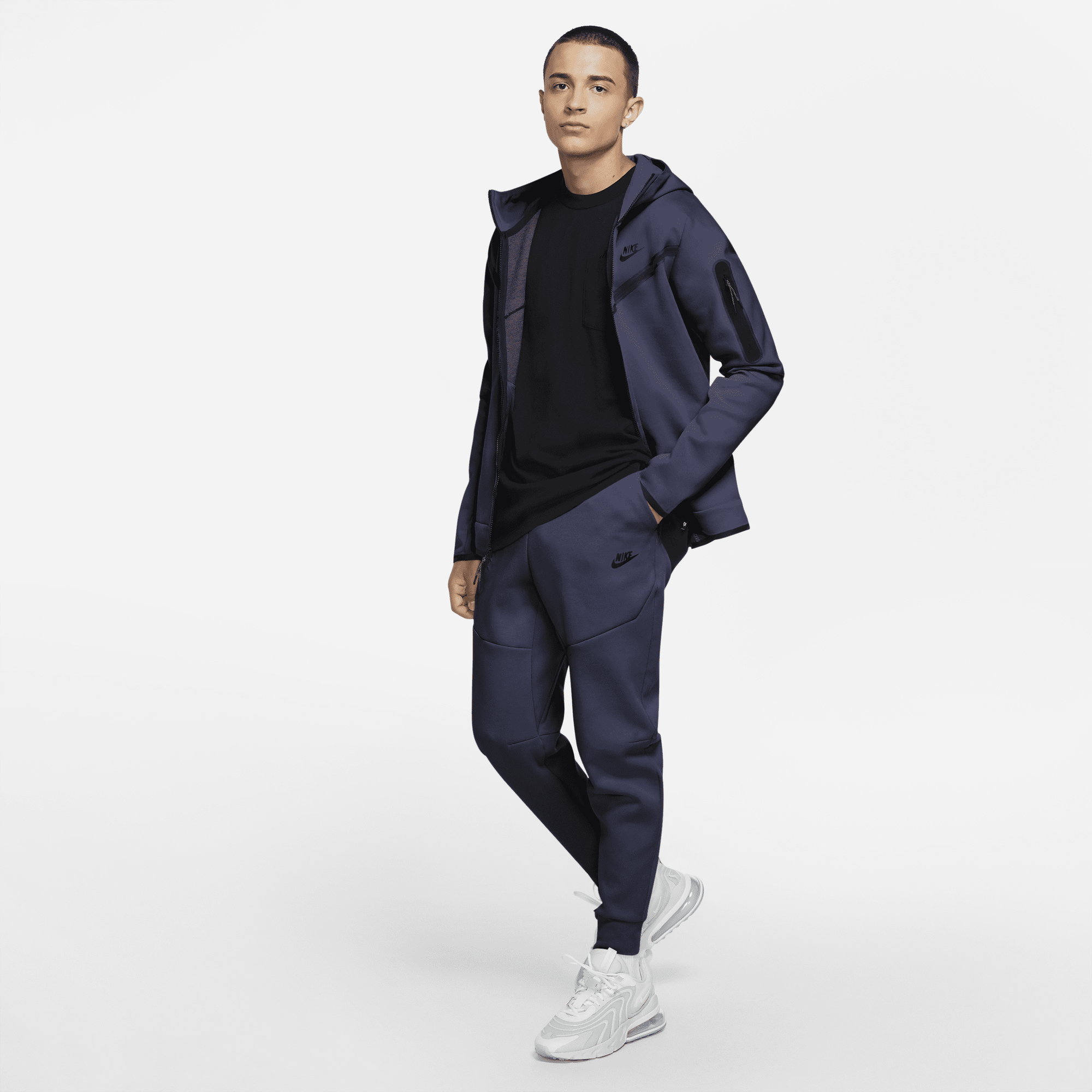 Nike tech jogging sales suit