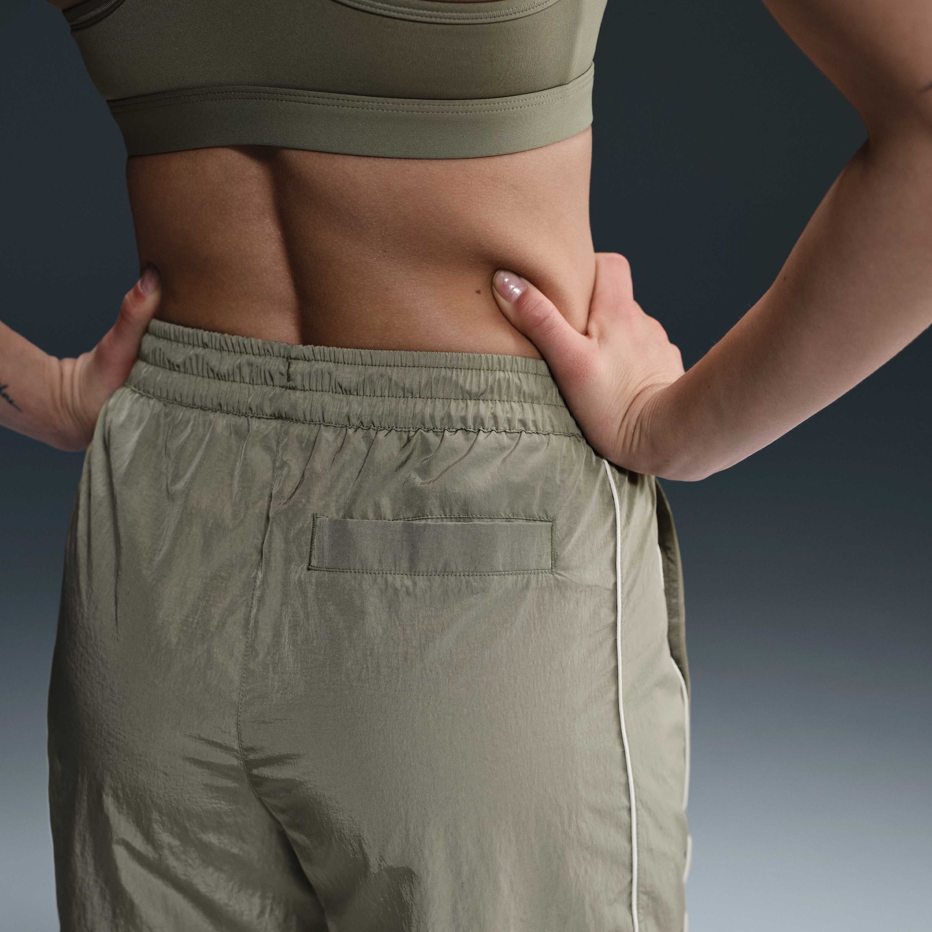 نايكي ويندرانر image number 2