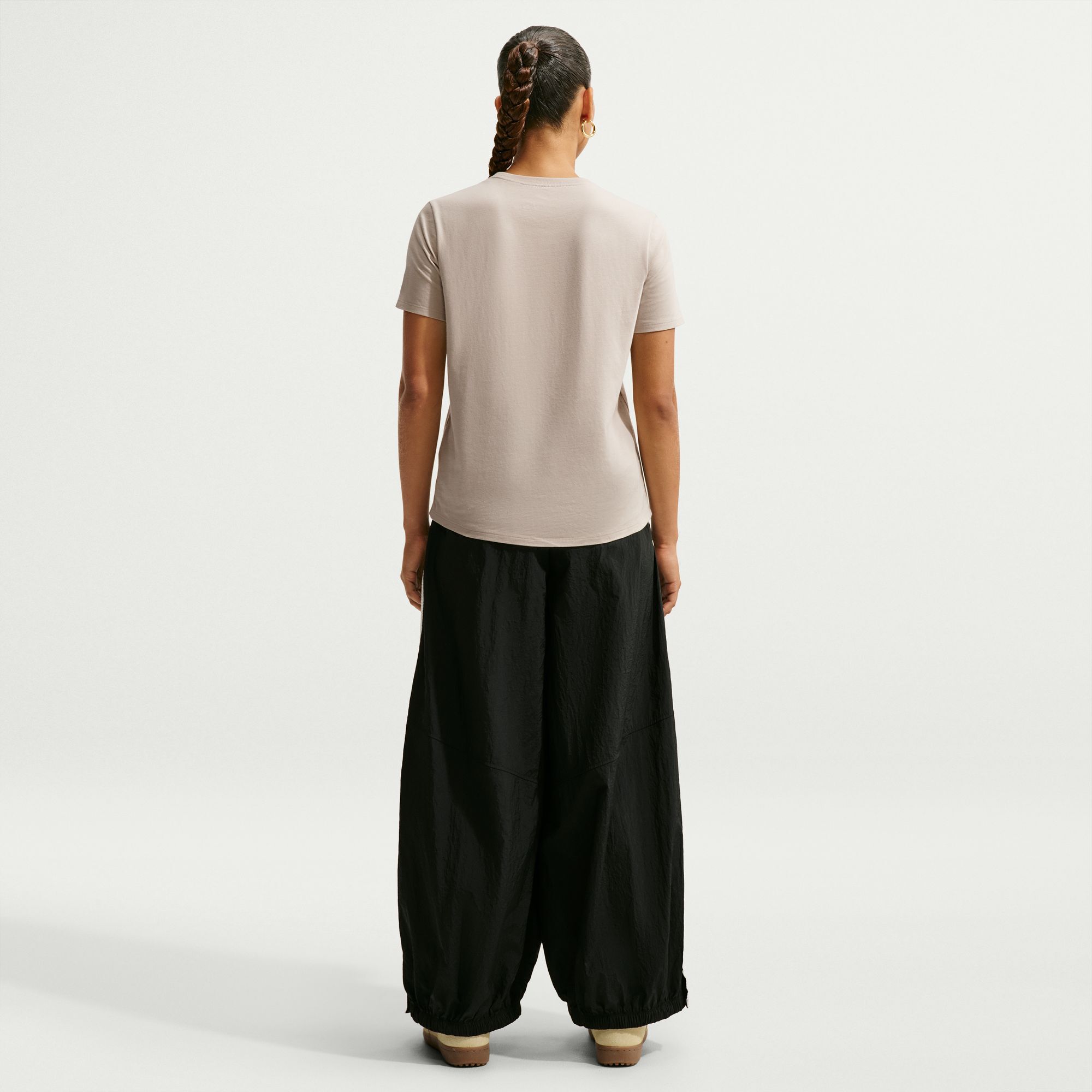 Nike Sportswear Essentials image number 1