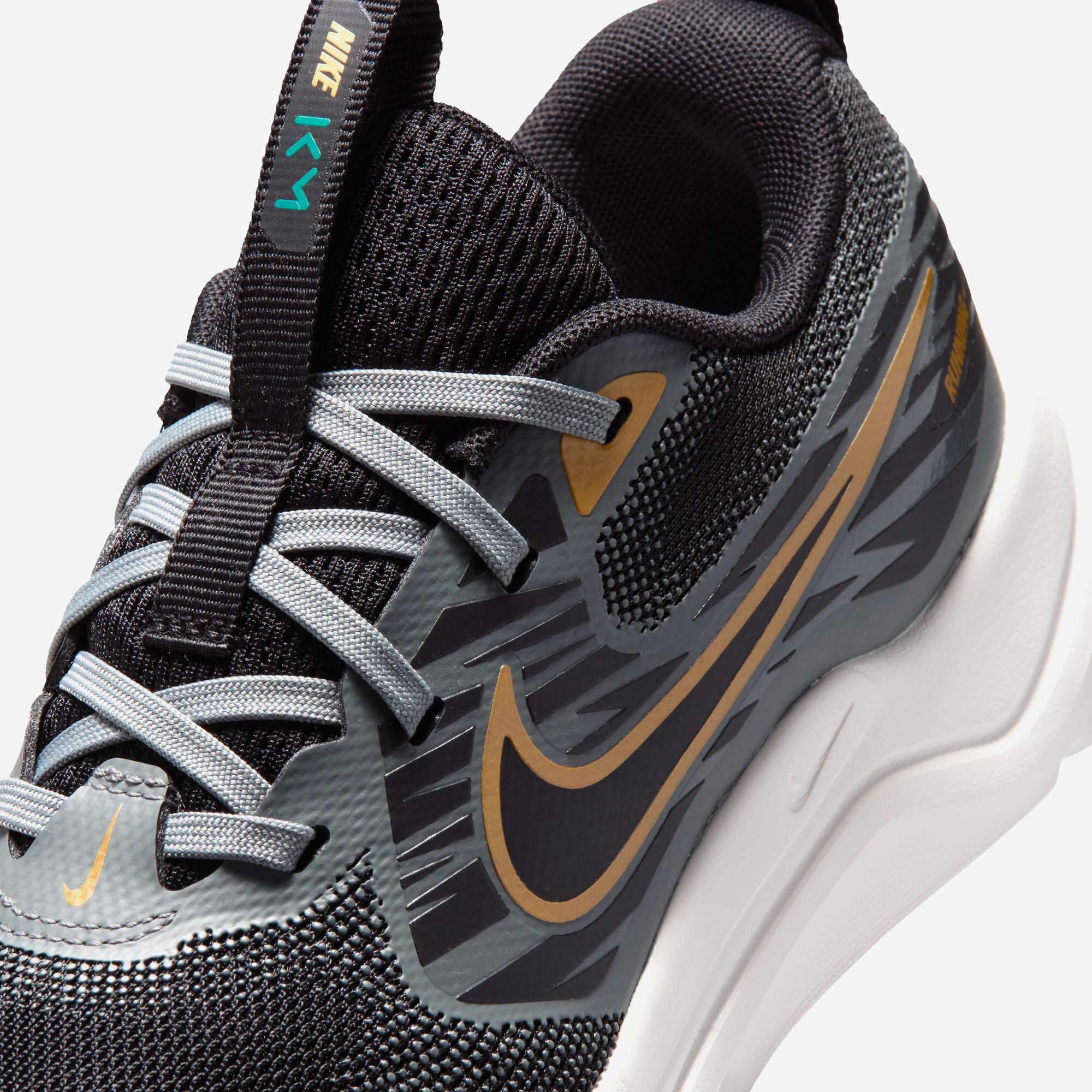 Nike Cosmic Runner image number 9