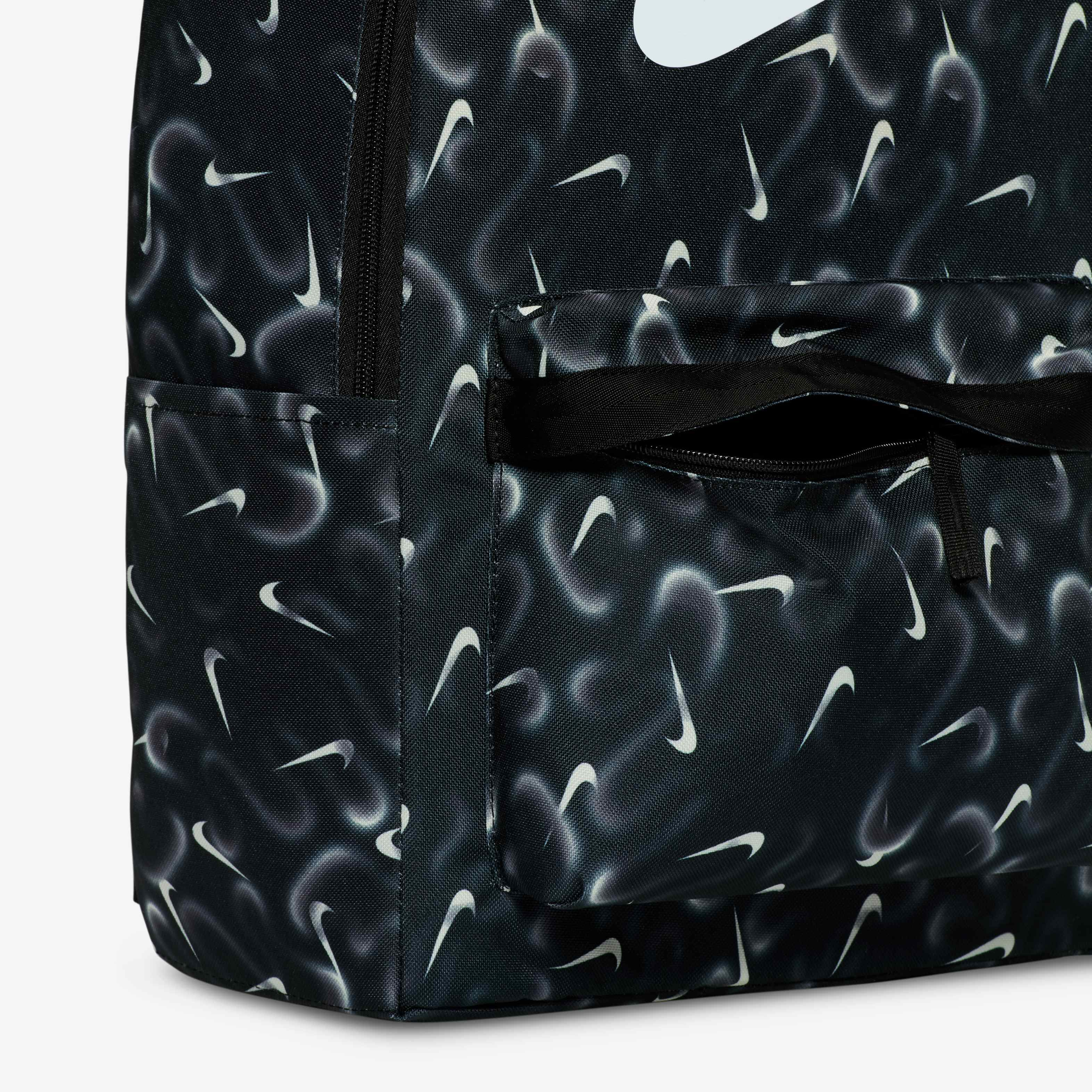 Nike Heritage image number 4
