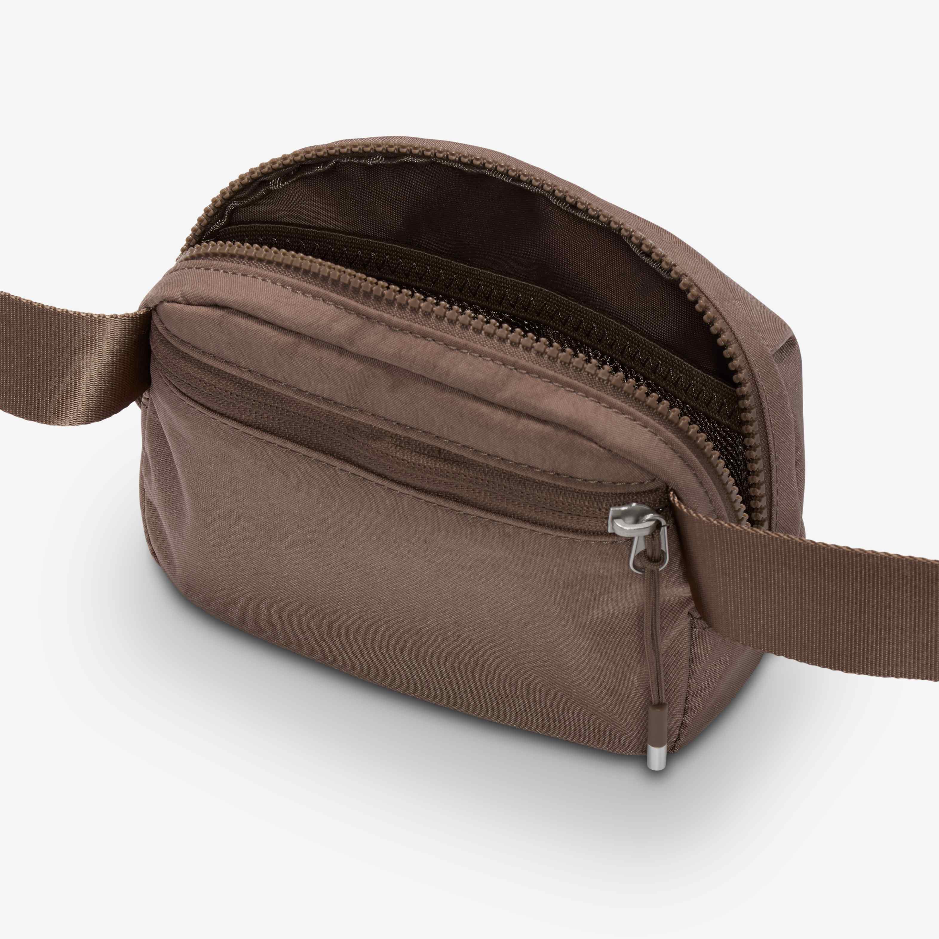 نايكي أورا image number 4