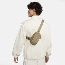 Nike Sportswear Essentials