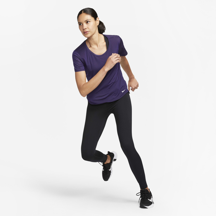 Nike Dri-FIT One Breathe image number 4 Nike Dri-FIT One Breathe image number 4