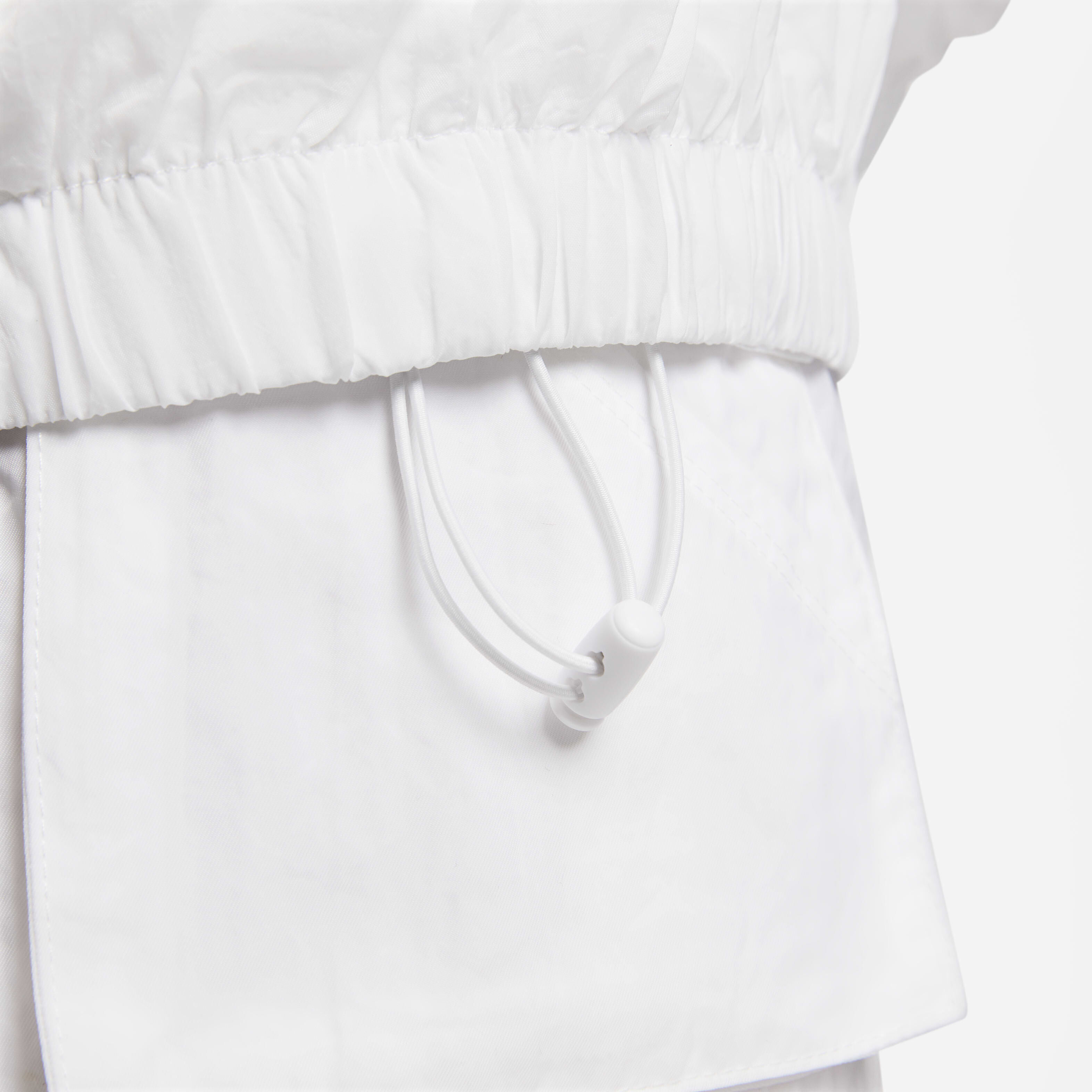 نايكي سبورتسوير ايسنشال ويندرانر image number 5