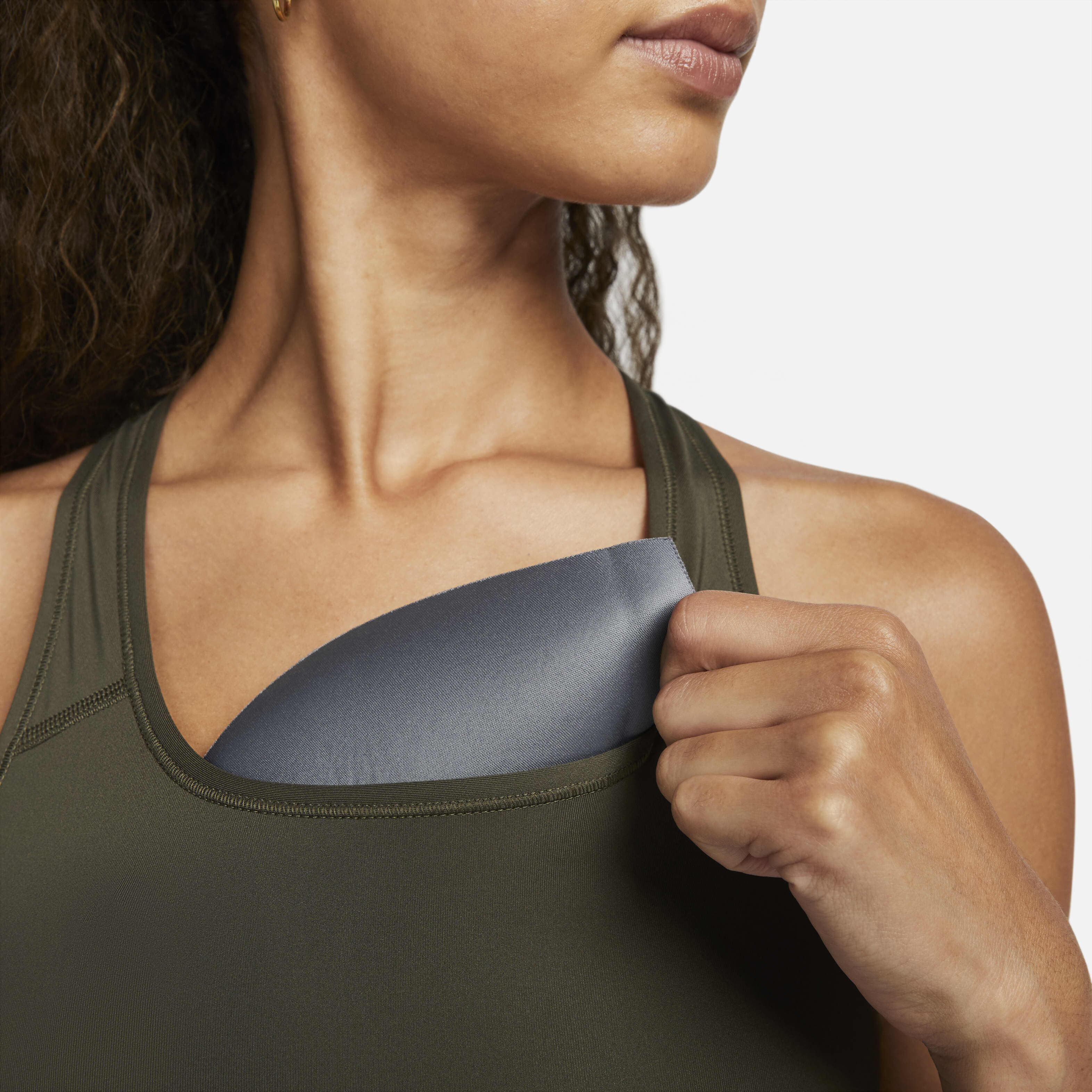 نايكي سووش image number 5