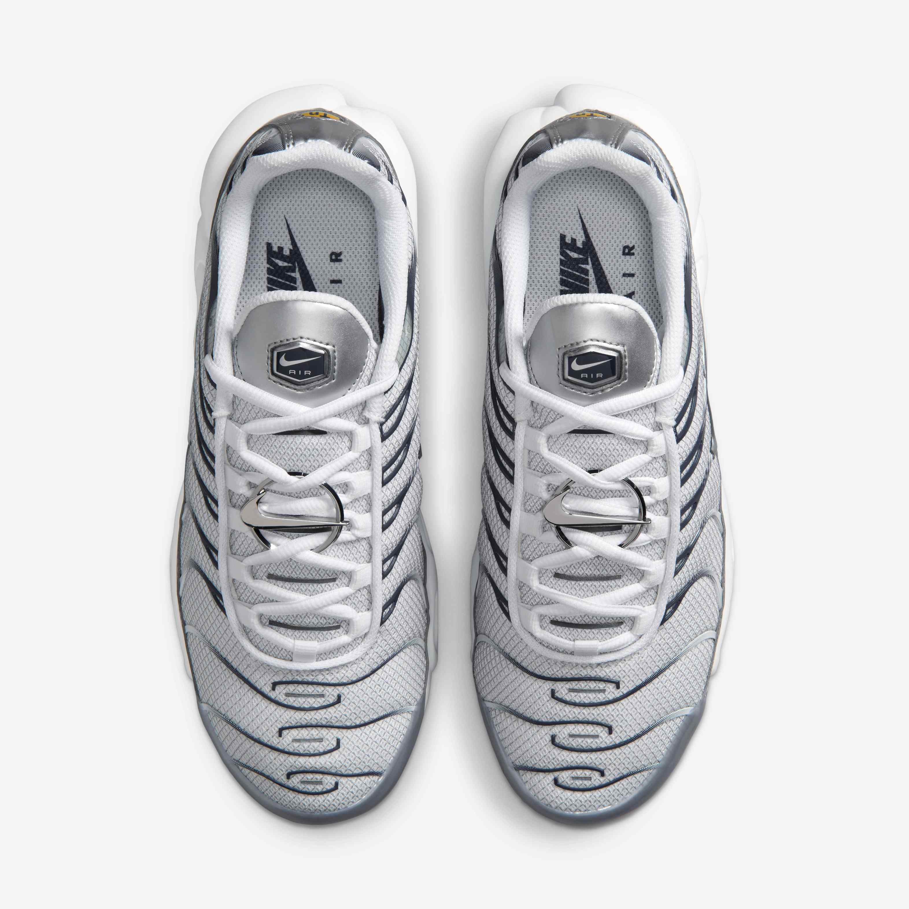 Nike Air Max Plus image number 3