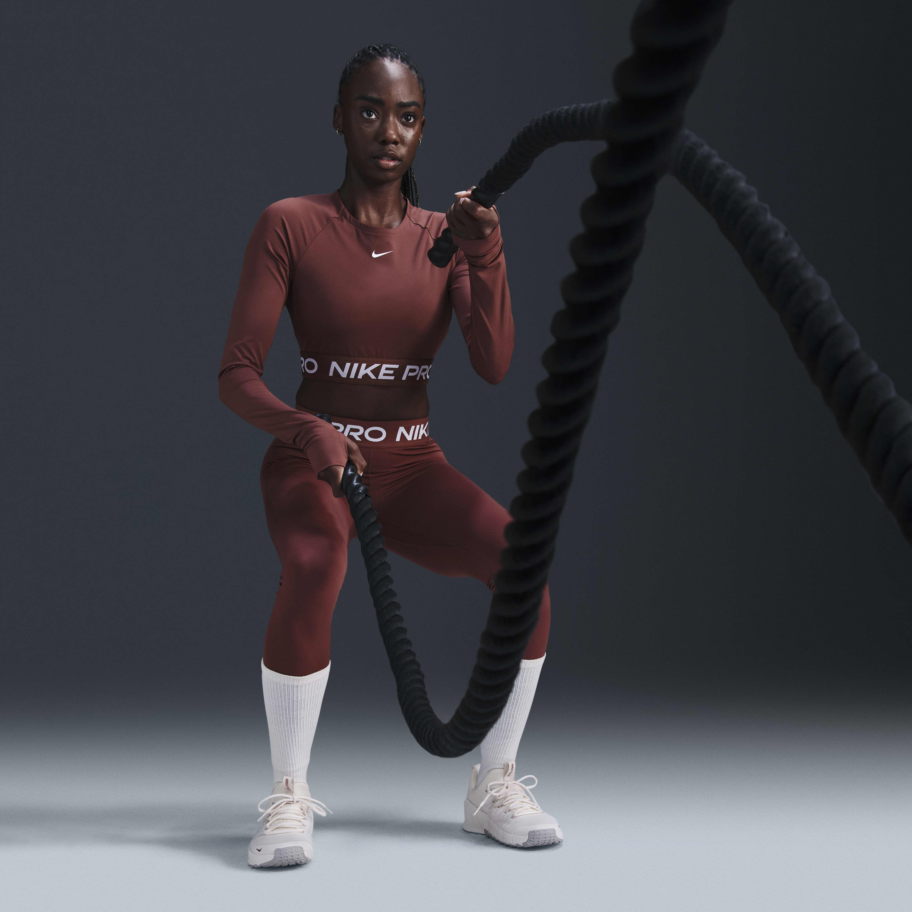 Nike Pro image number 2