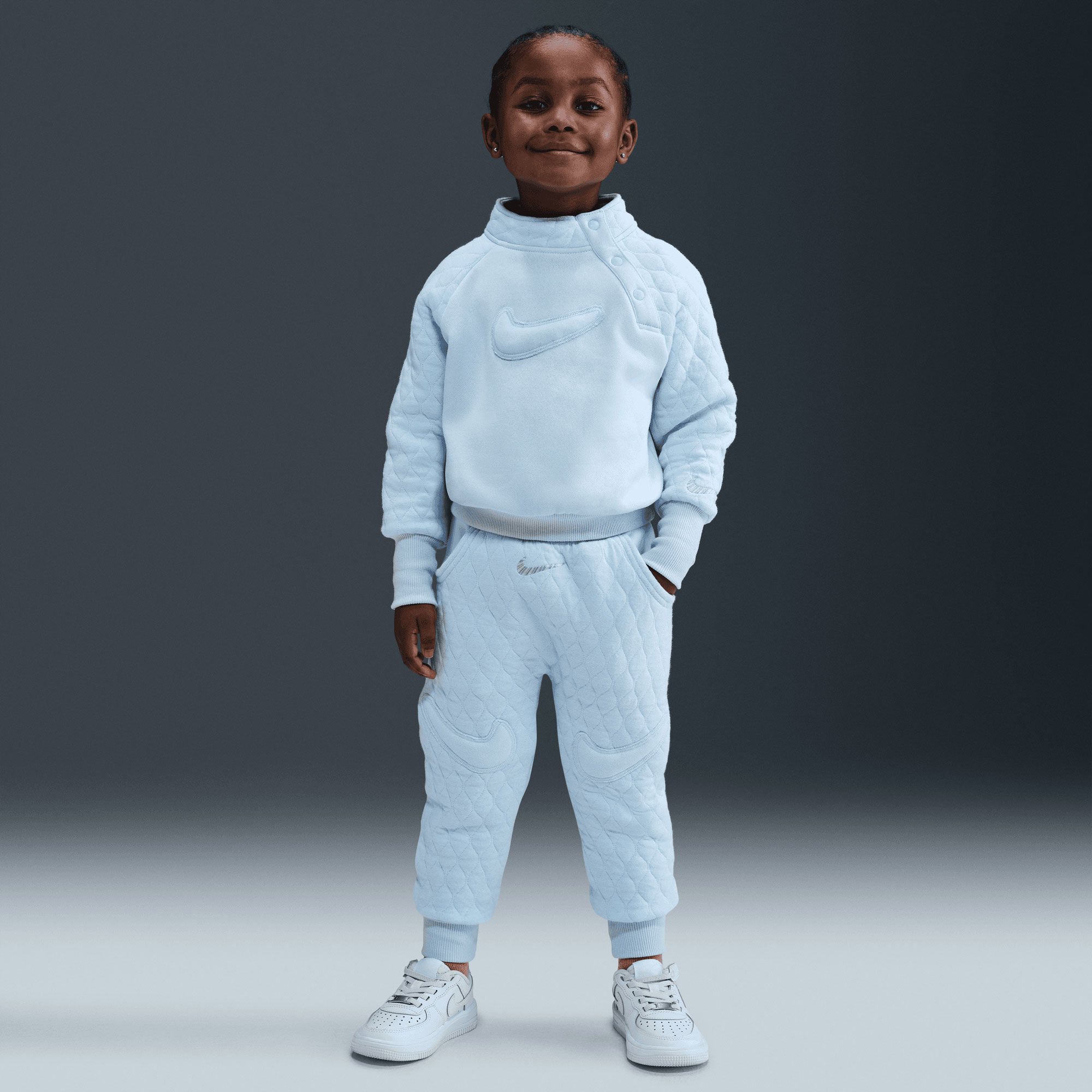 نايكي ريدي، ست! image number 0