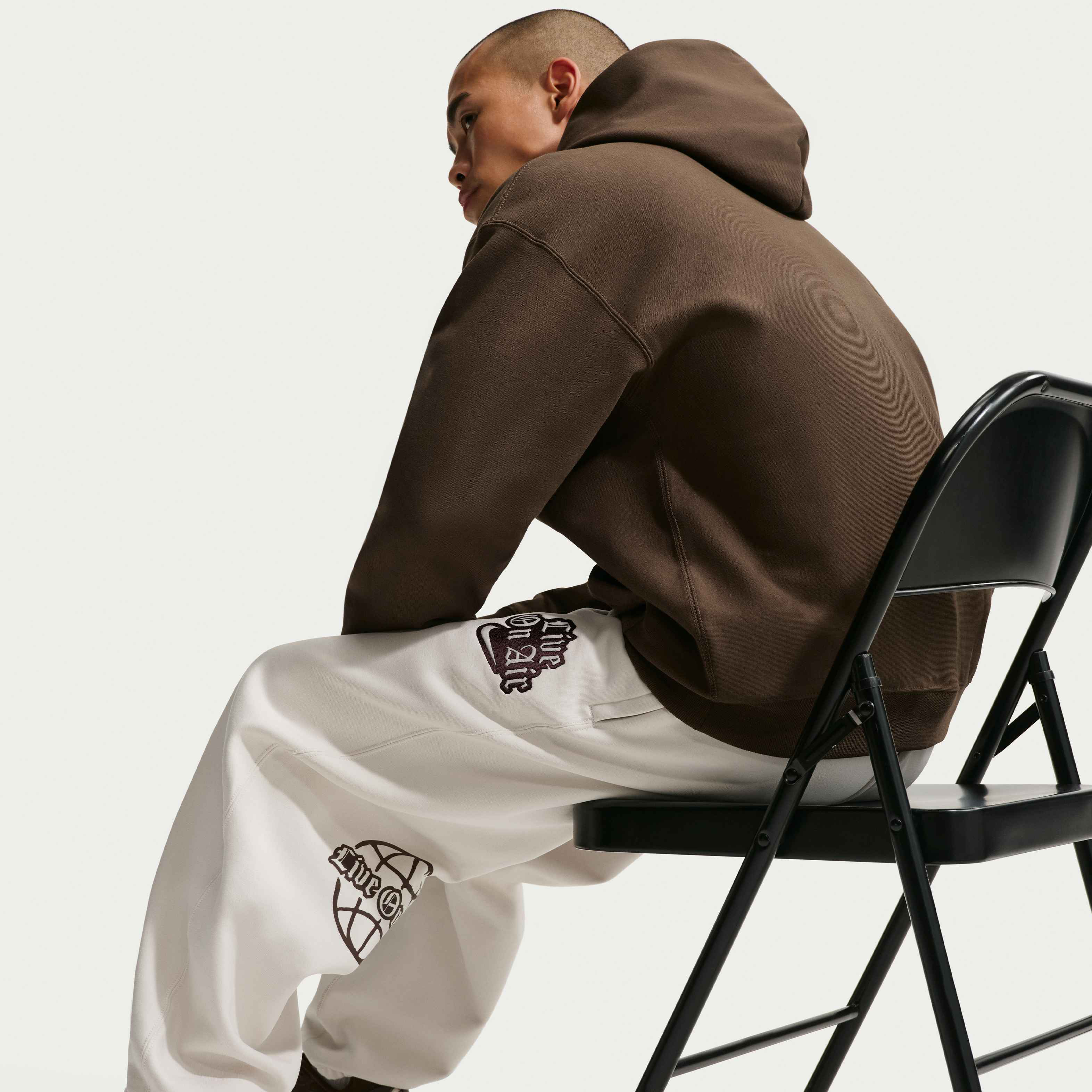 Nike Solo Swoosh image number 3