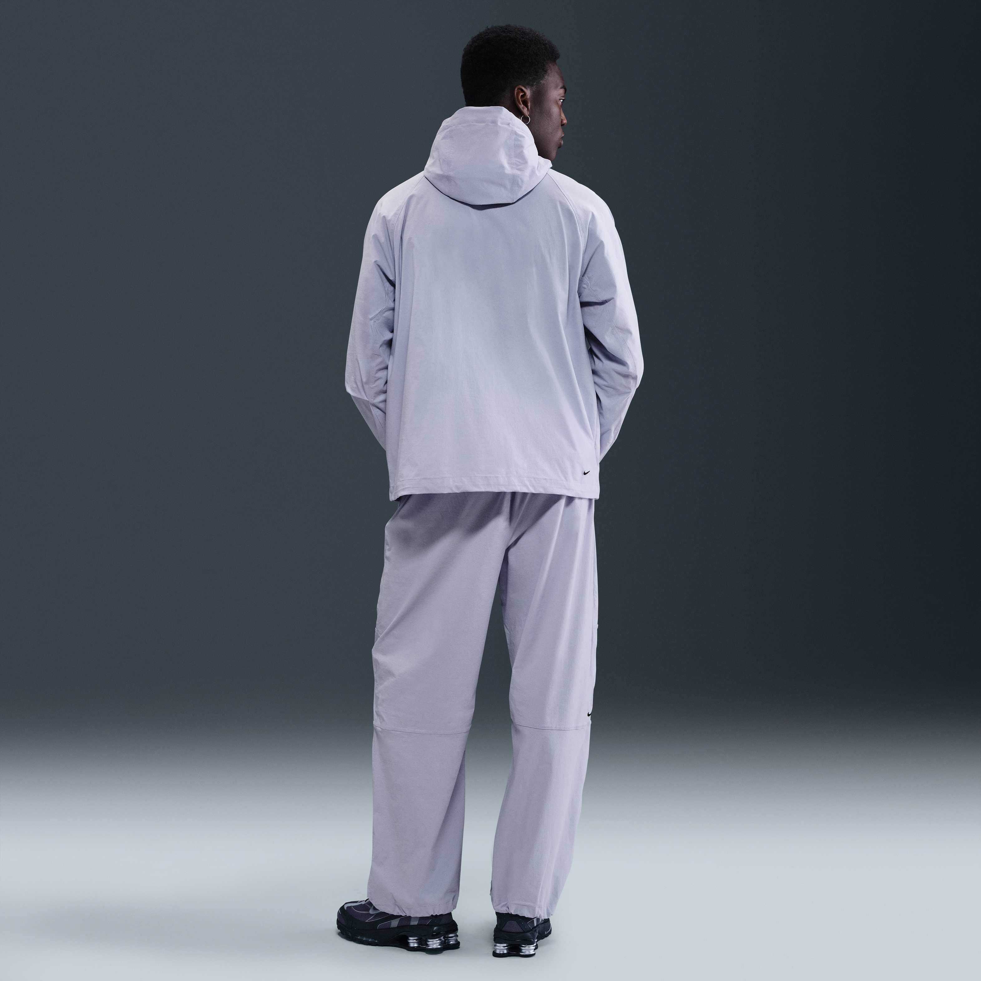 نايكي تك ويندرانر image number 4