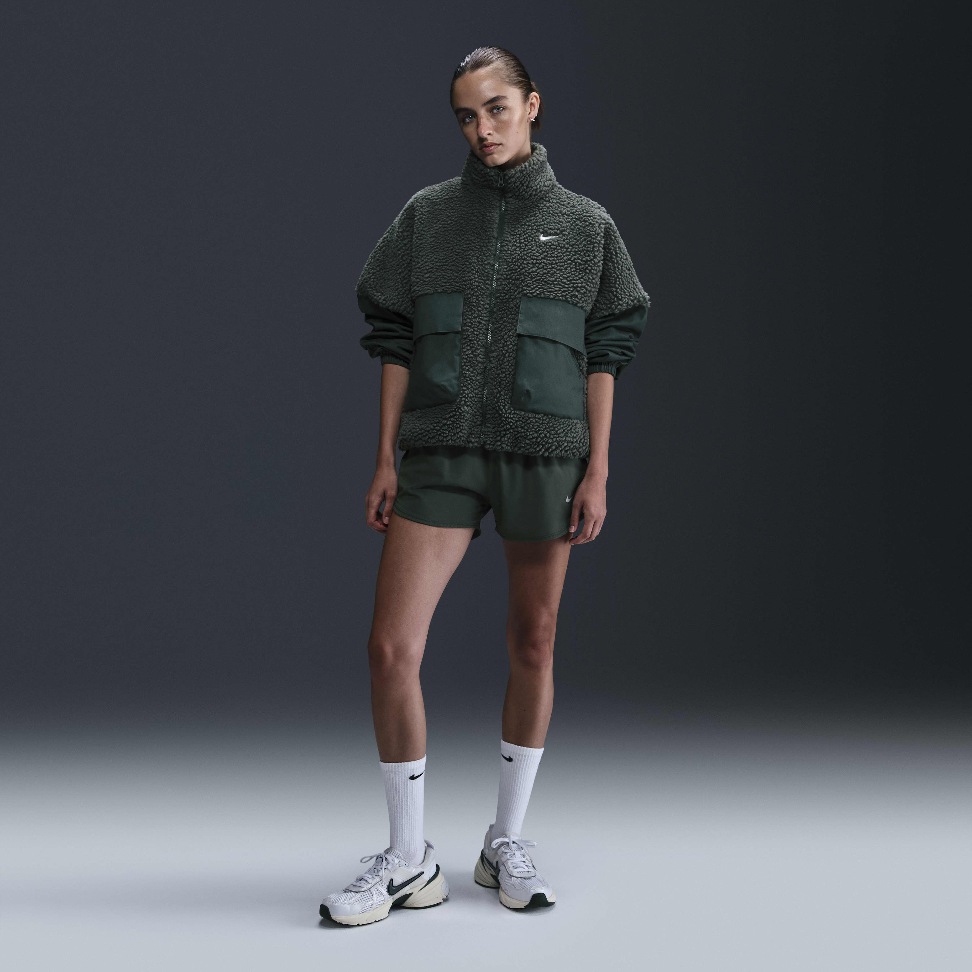 Nike Sportswear Essential image number 3