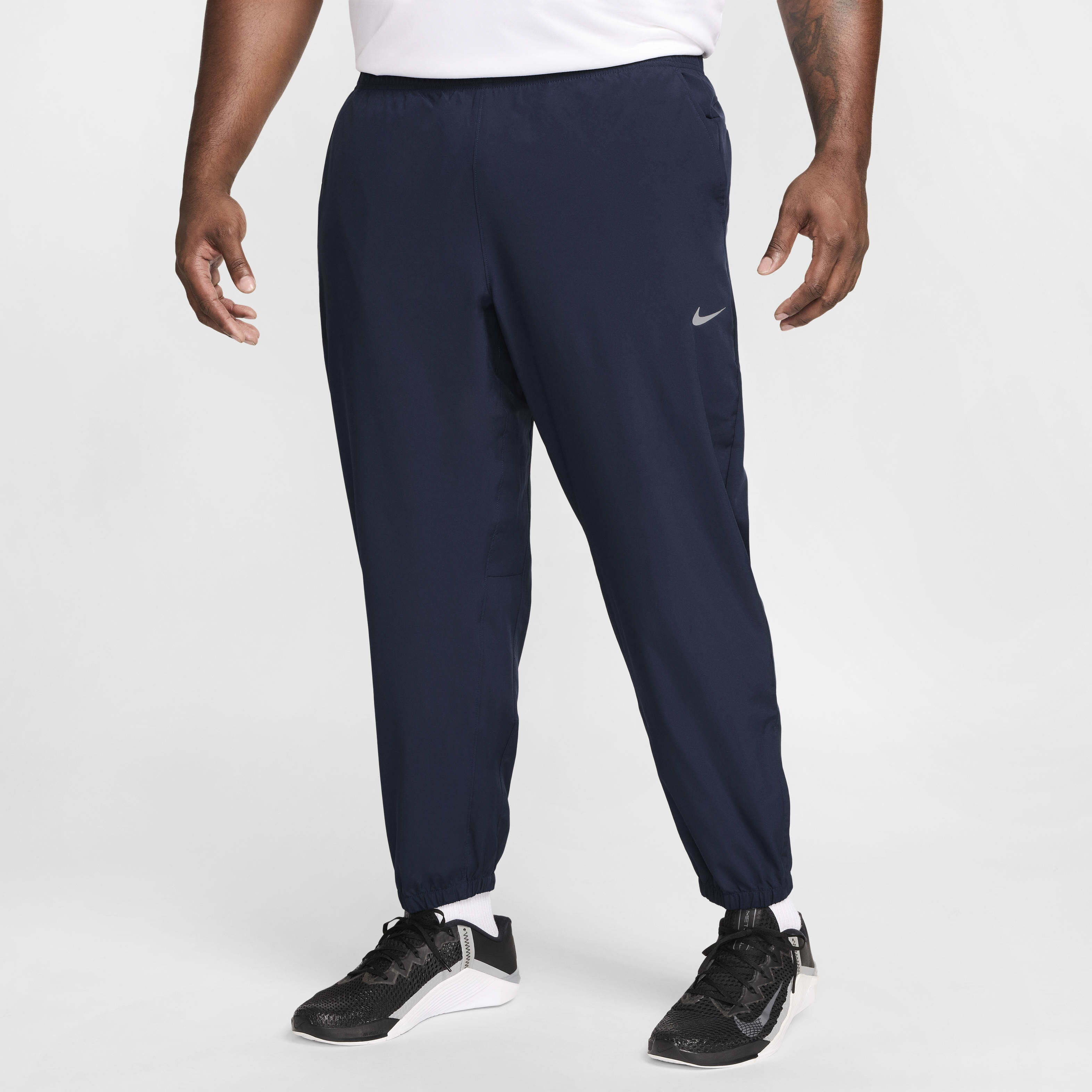 Nike joggers tapered deals