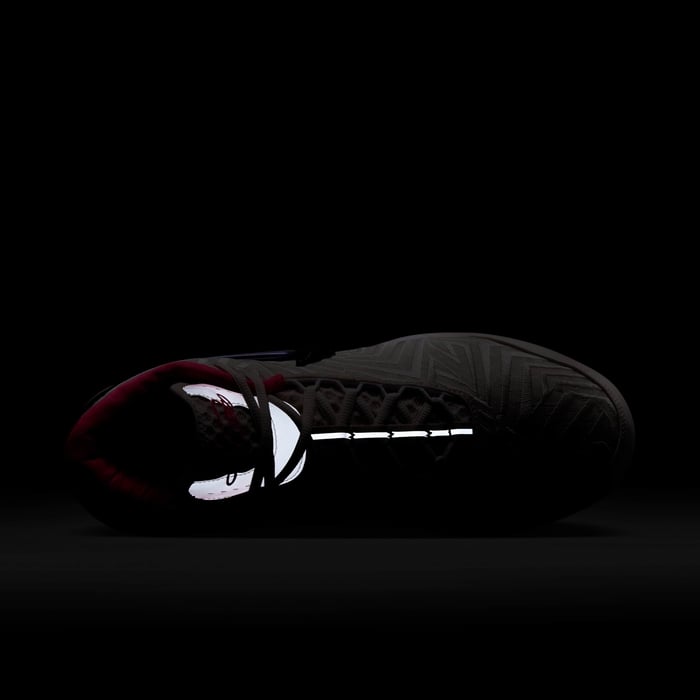 ليبرون ان اكس اكس تي جينيسيس اي بي image number 8 ليبرون ان اكس اكس تي جينيسيس اي بي image number 8