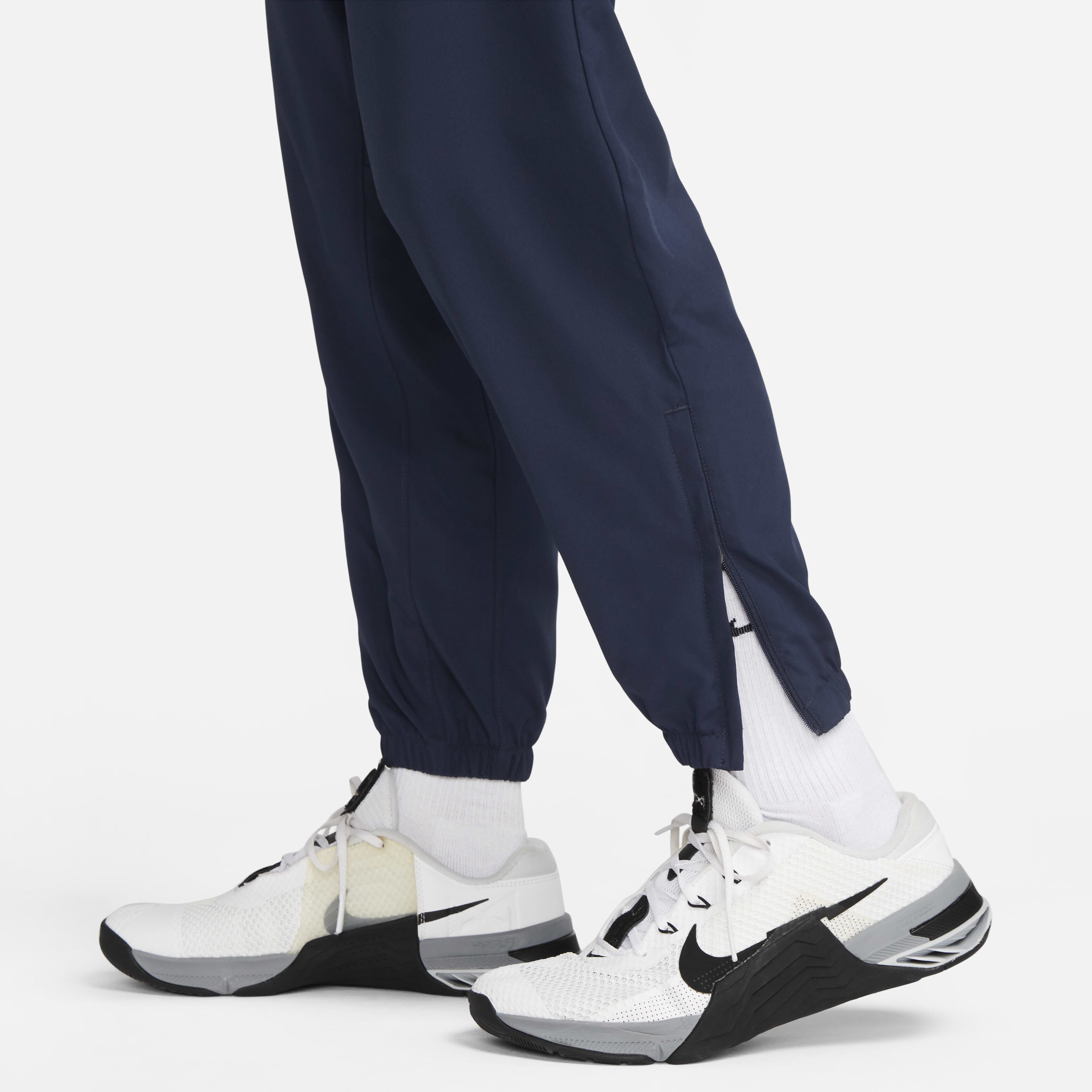 Nike form fitting shoes online