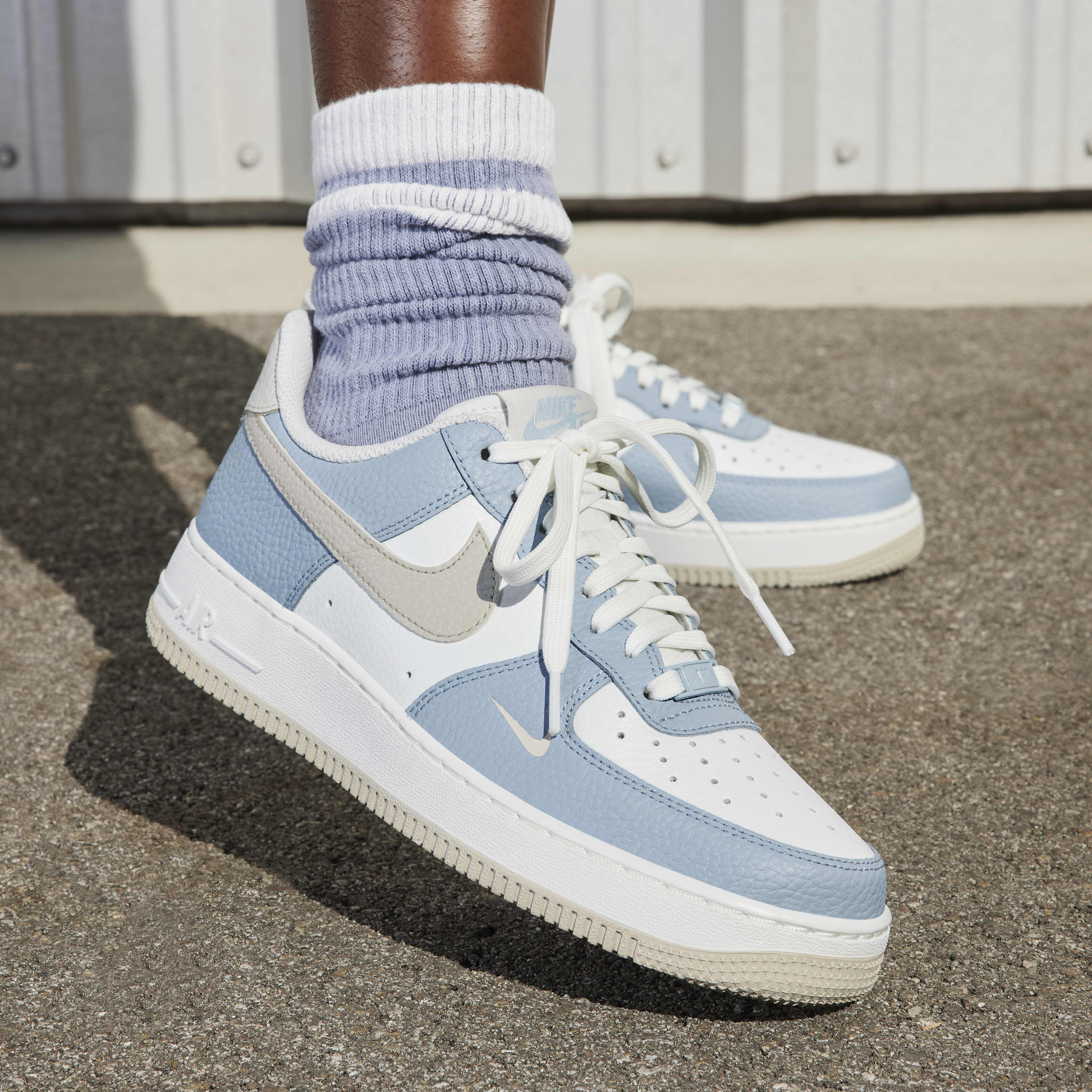 Blue nike air force 1 high top sales