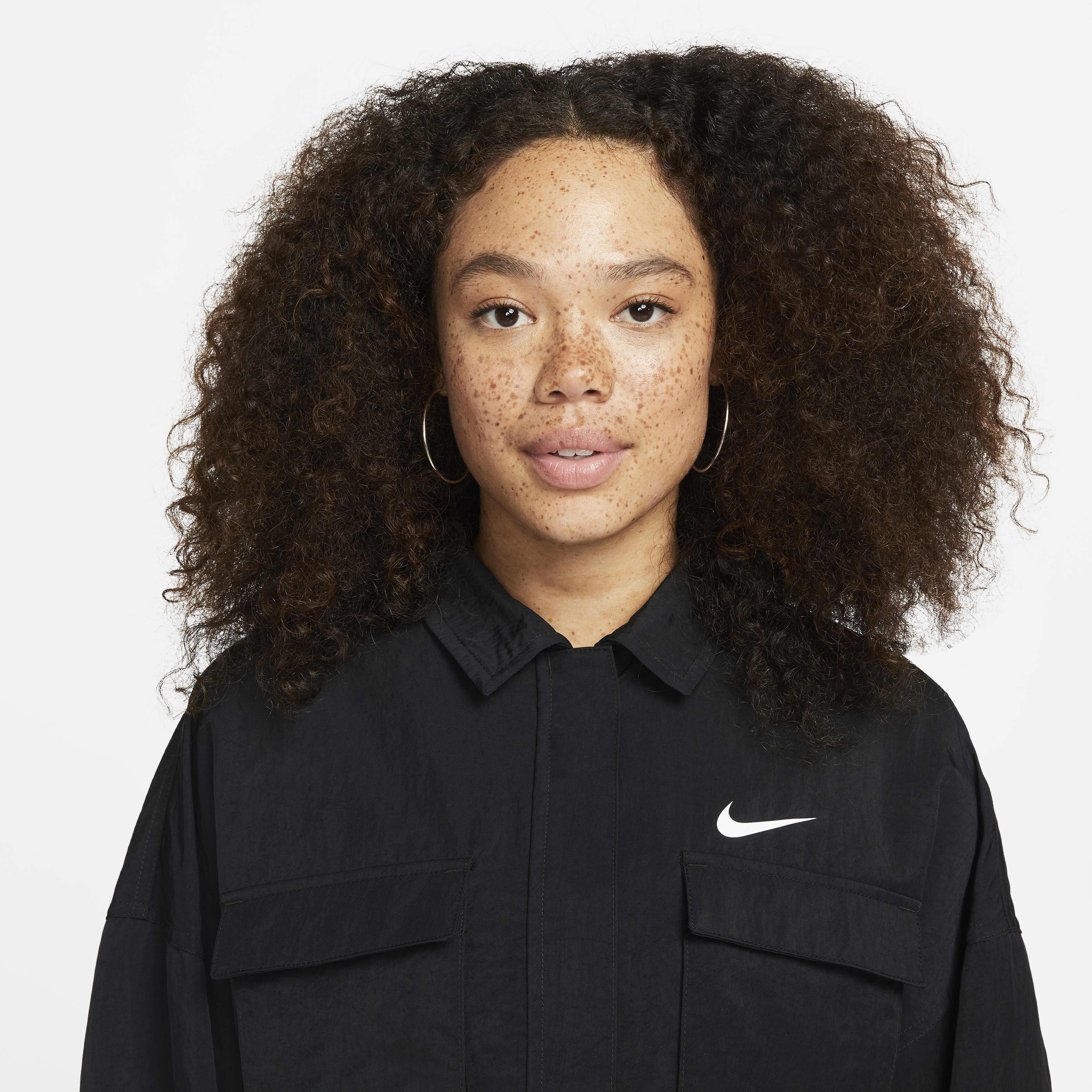 Nike Sportswear Essential image number 2