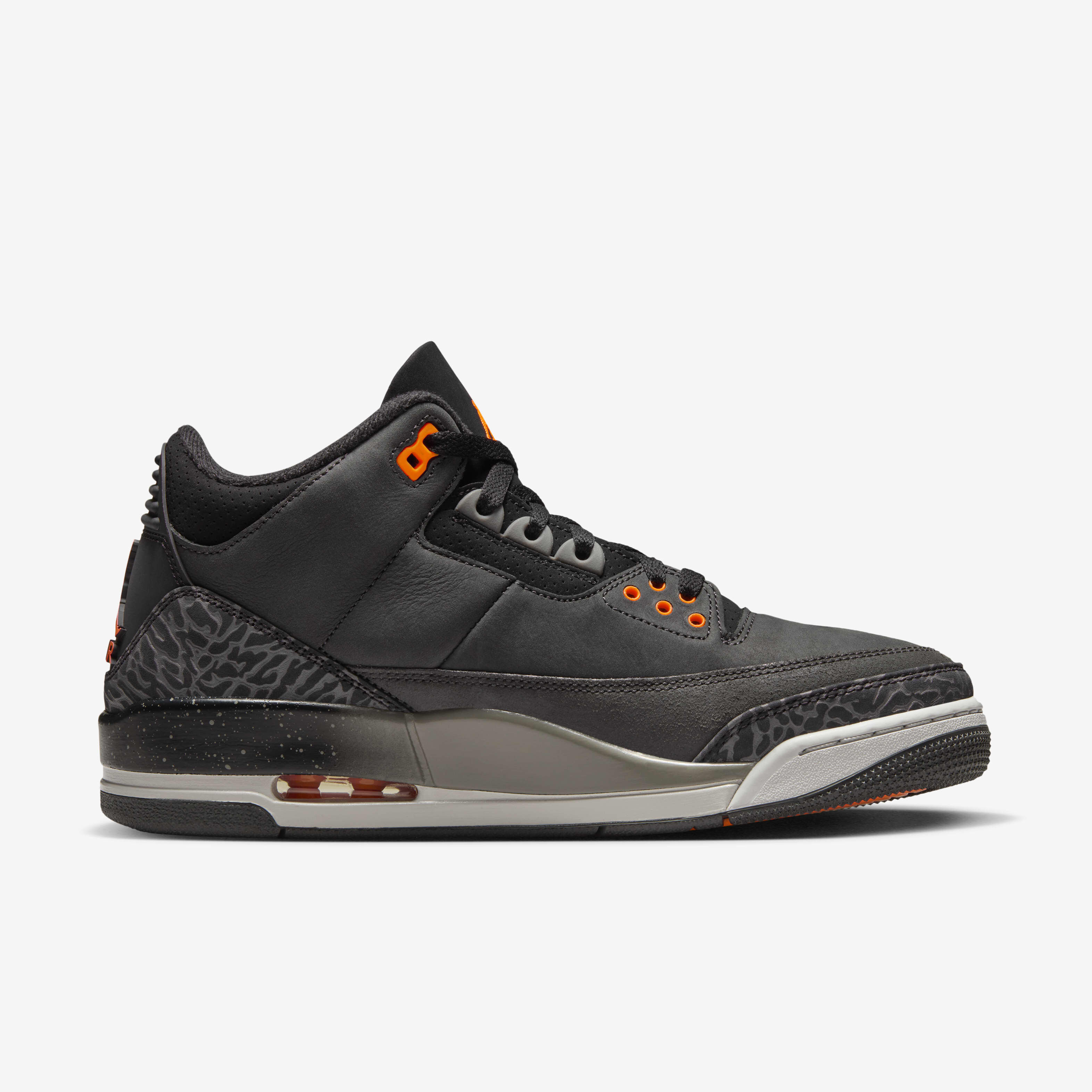 Air Jordan 3 Retro Shoe image number 2