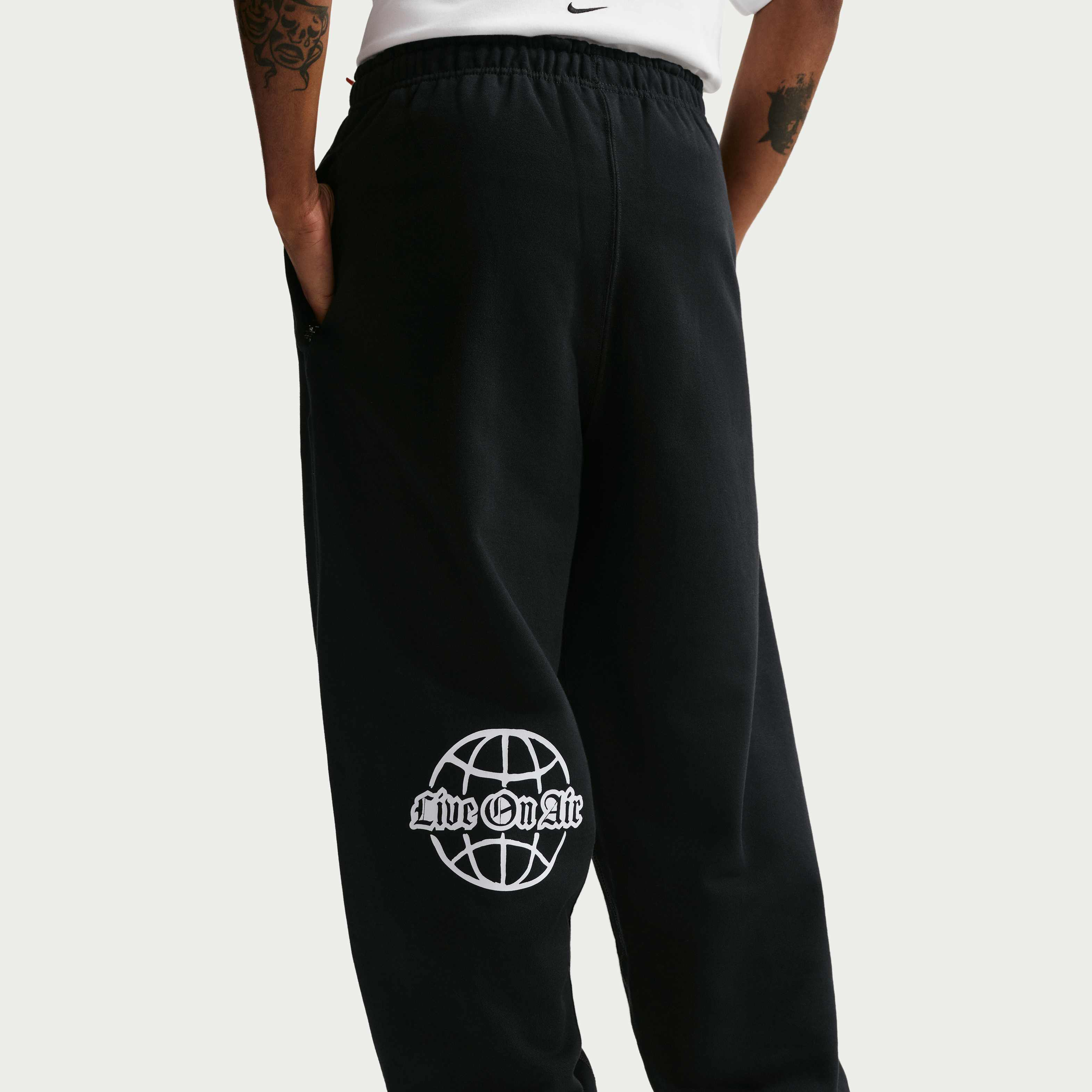 Nike Solo Swoosh image number 2