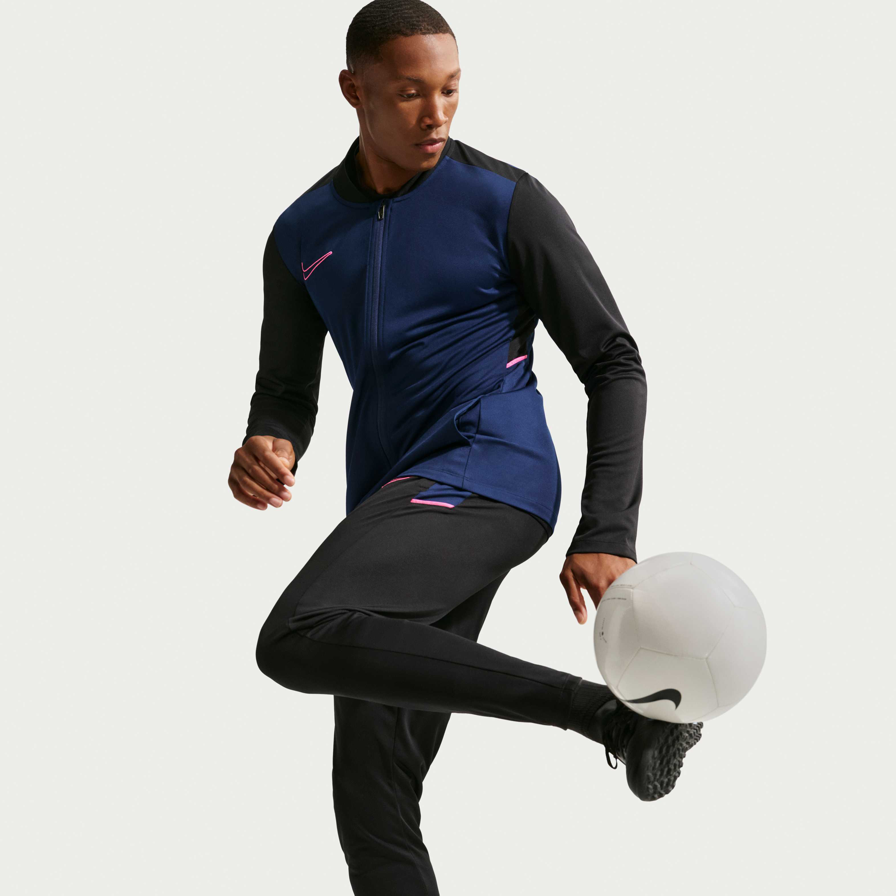 نايكي أكاديمي image number 5