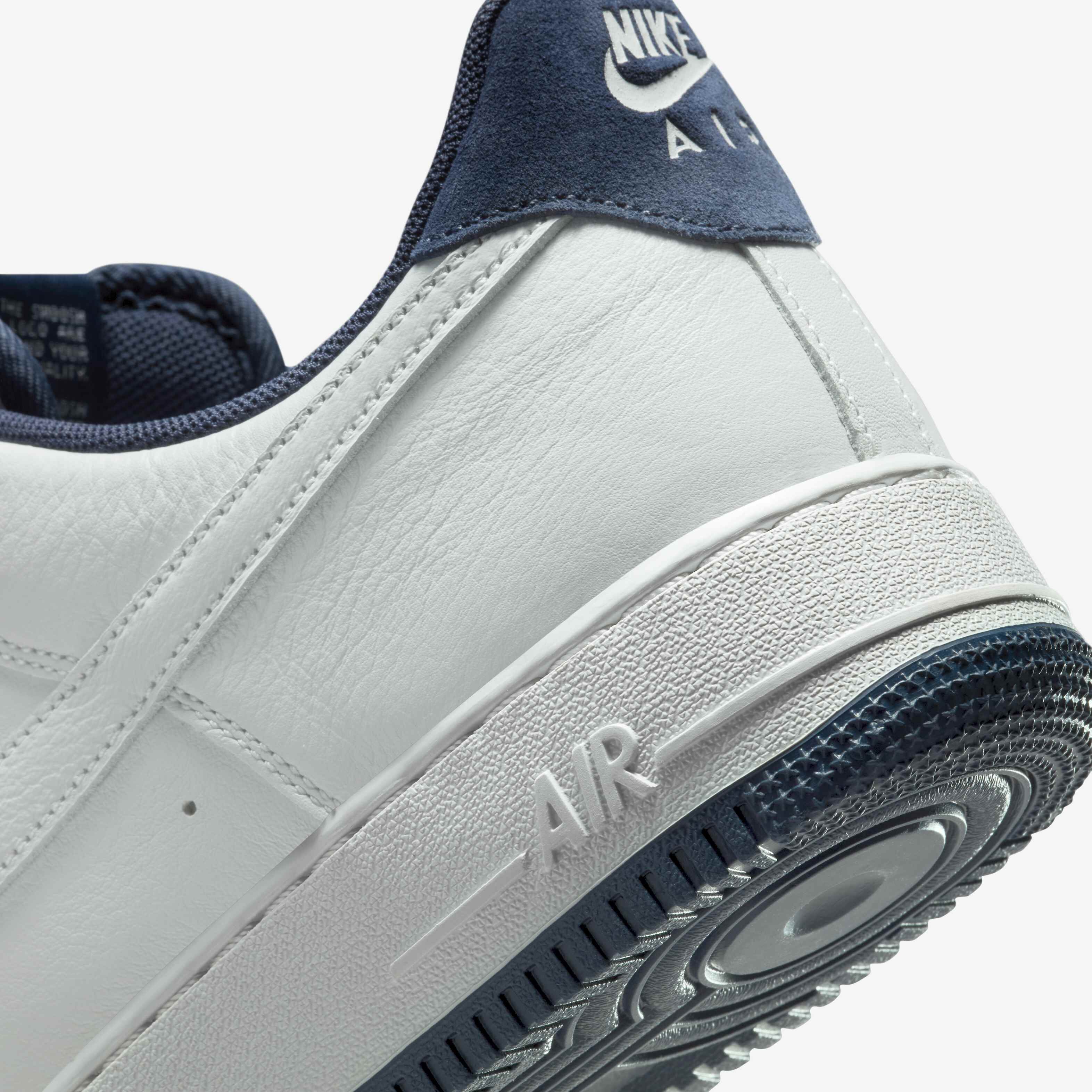 نايكي اير فورس 1 '07 ايليفيت image number 7