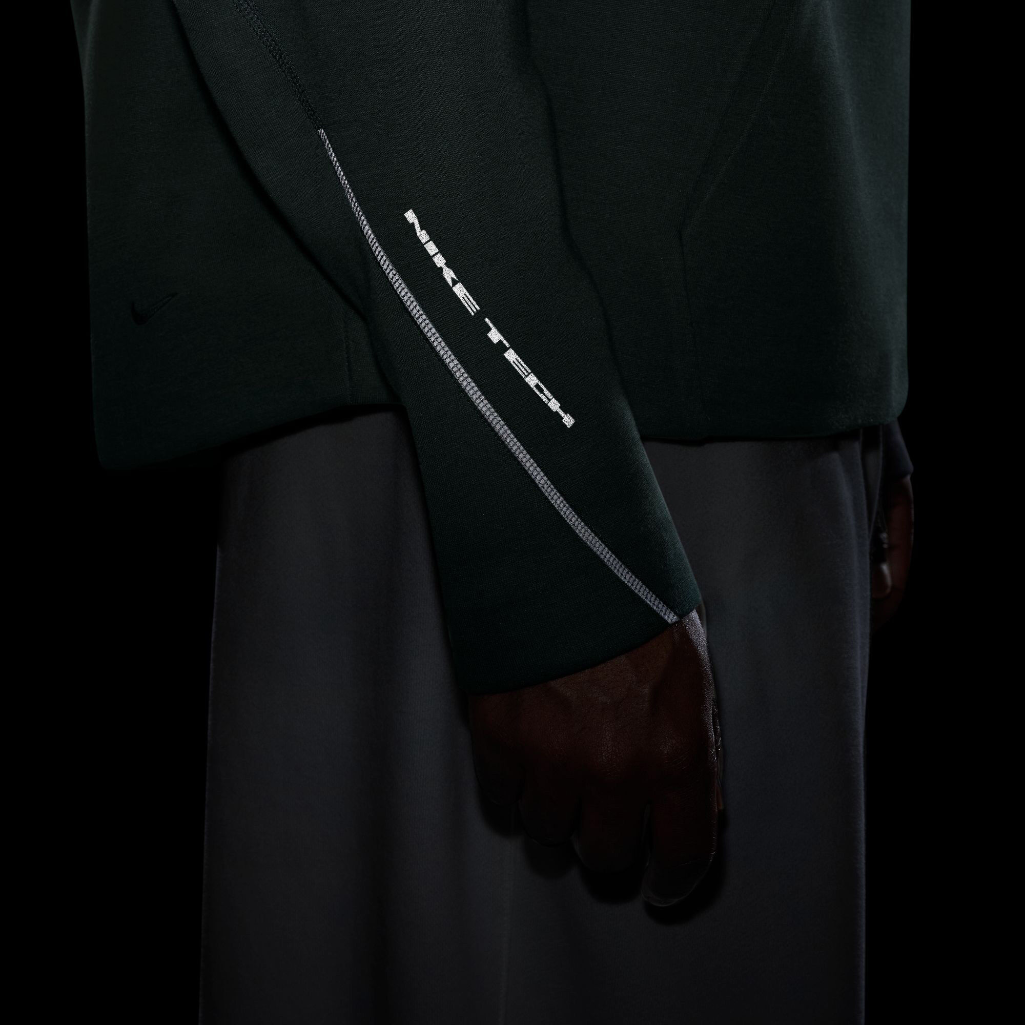 نايكي تك image number 3