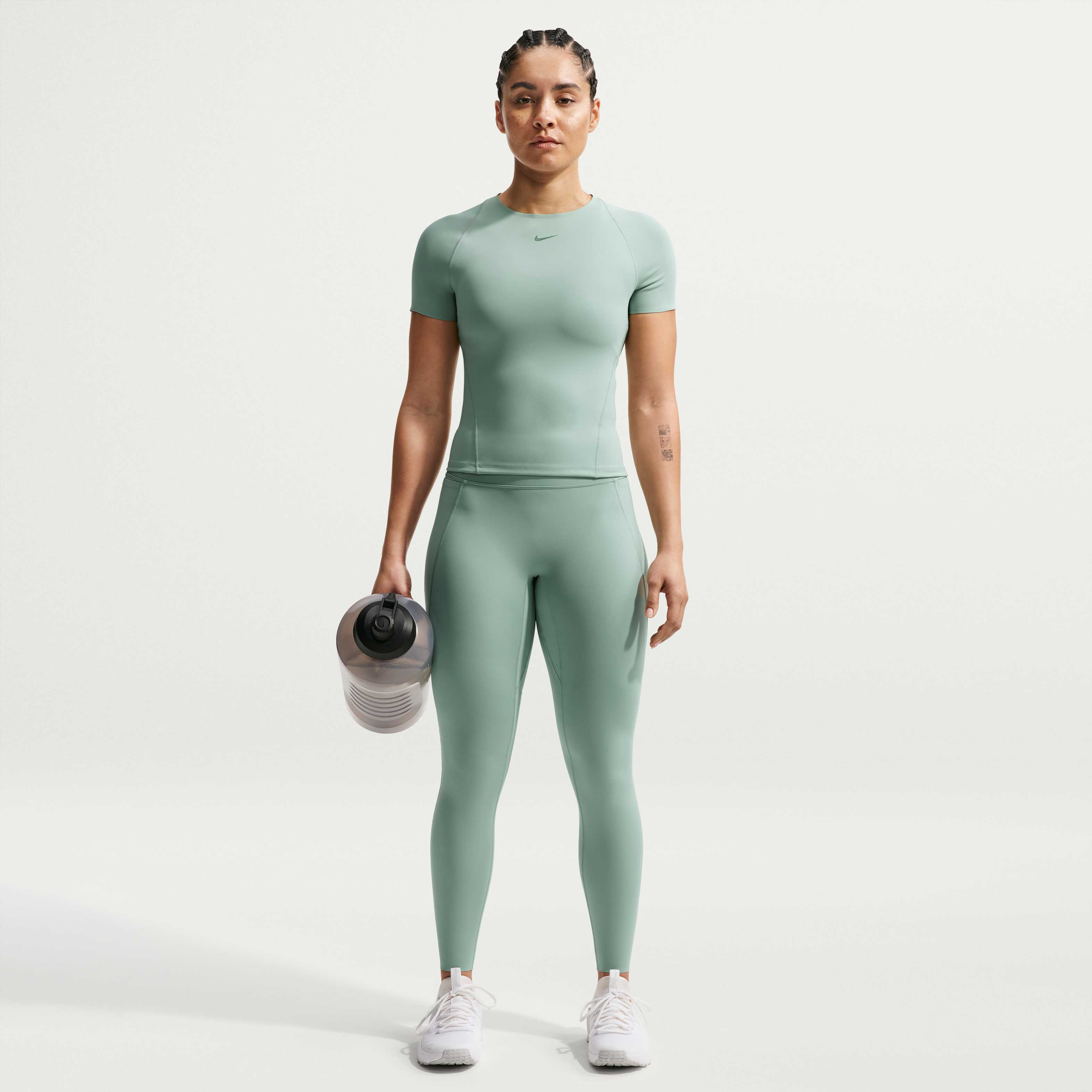 Nike Universa image number 0