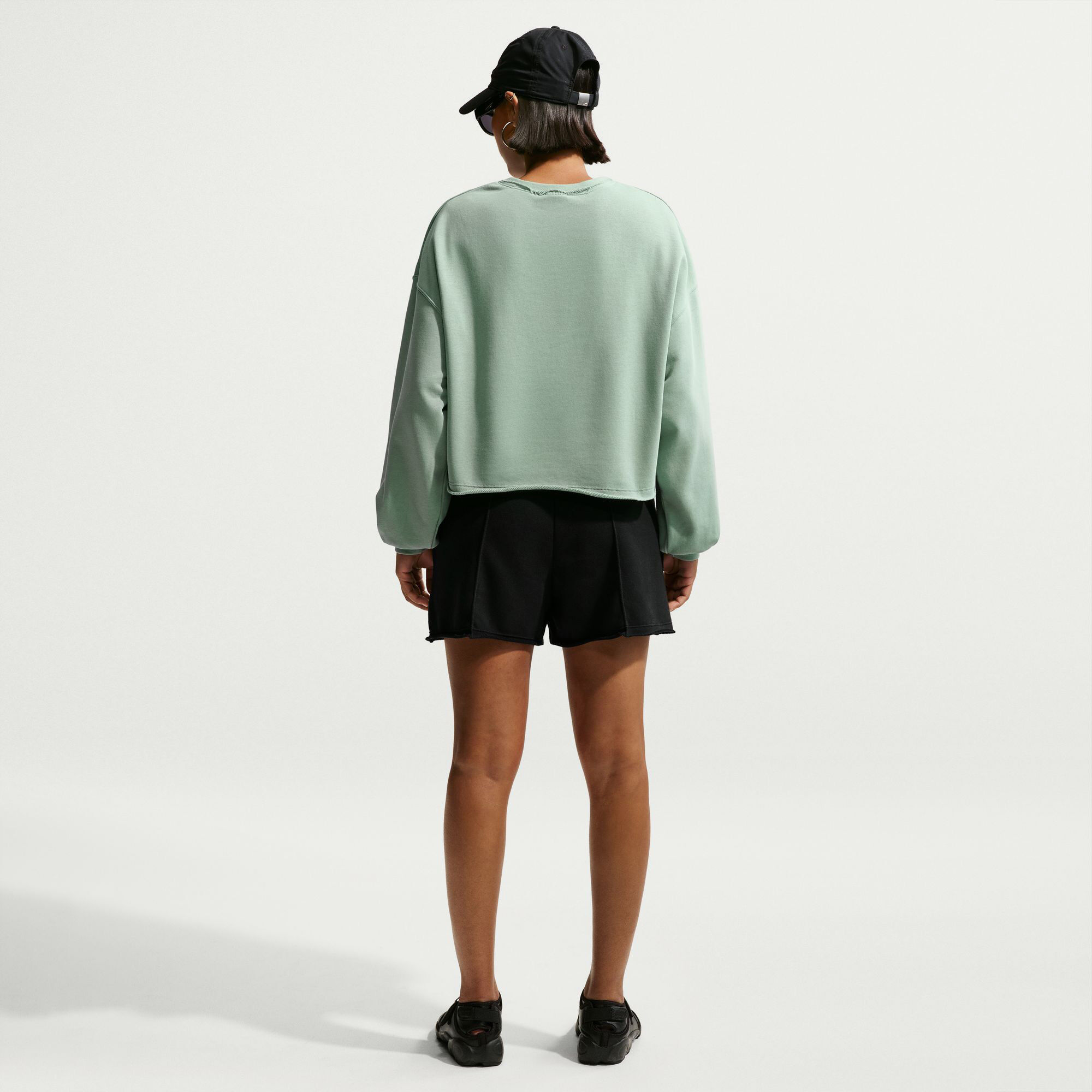 نايكي سبورتسوير تشيل تيري image number 1