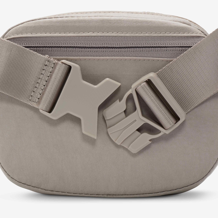 نايكي أورا image number 6 نايكي أورا image number 6